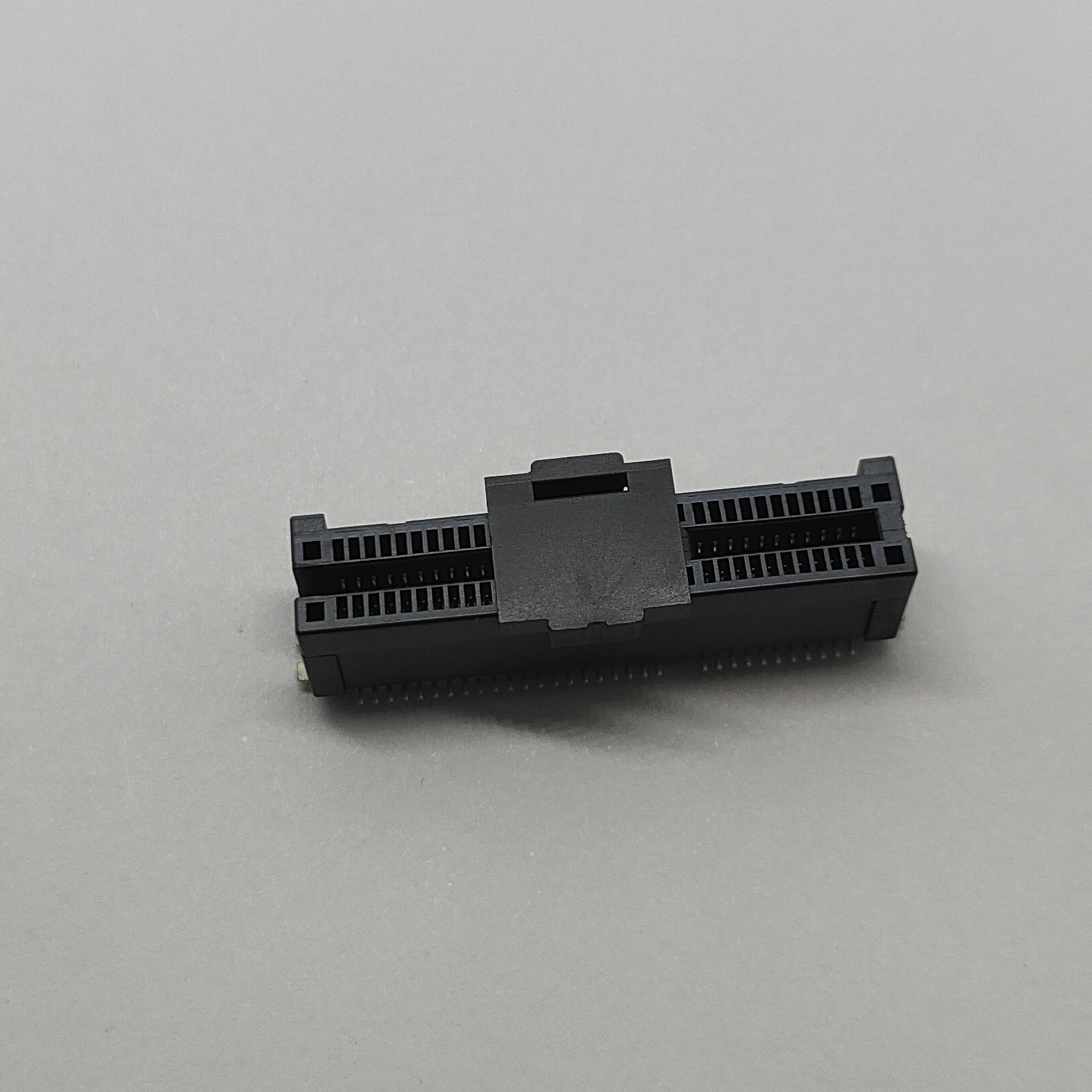 PCIe Gen4 64P SMT Connector Side Cutout Ground Plate 15u'' Au Plated Tape & Reel With Cap
