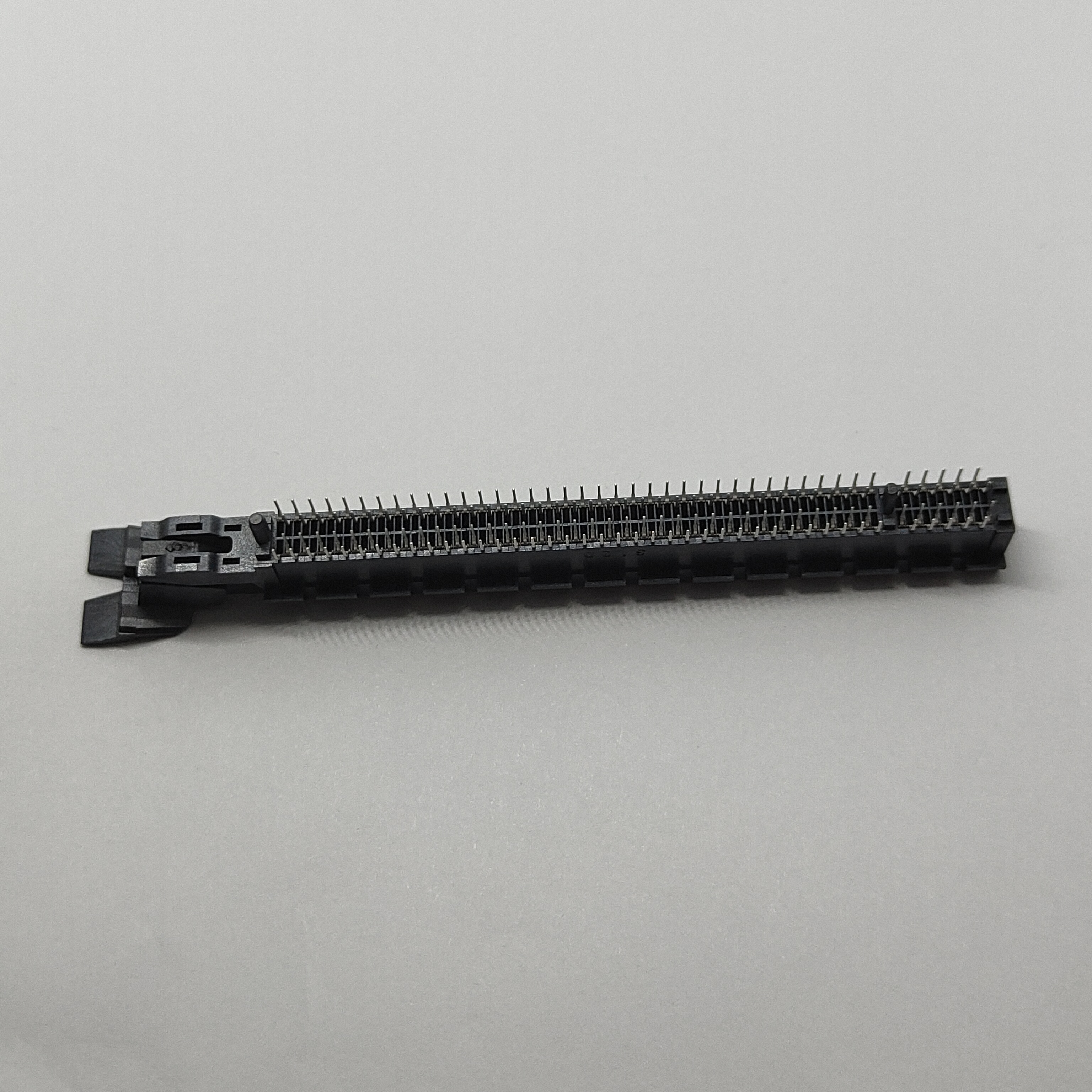 PCIe Gen4.0 16GT/s 164Pin Rotatable Guide Post Large Latch Connector, G/F, Black, DIM A=2.5mm