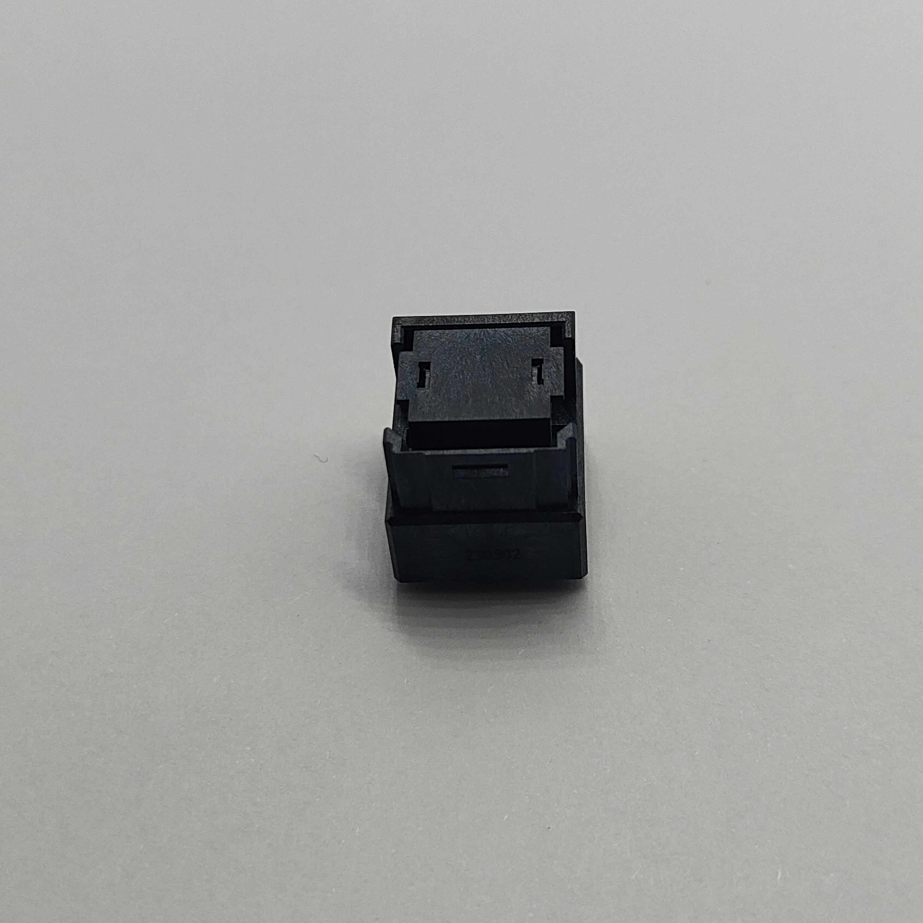 Mini SAS HD 4i Receptacle Connector : 36PIN G/F L=1.55; LCP BLACK VT SOCKET