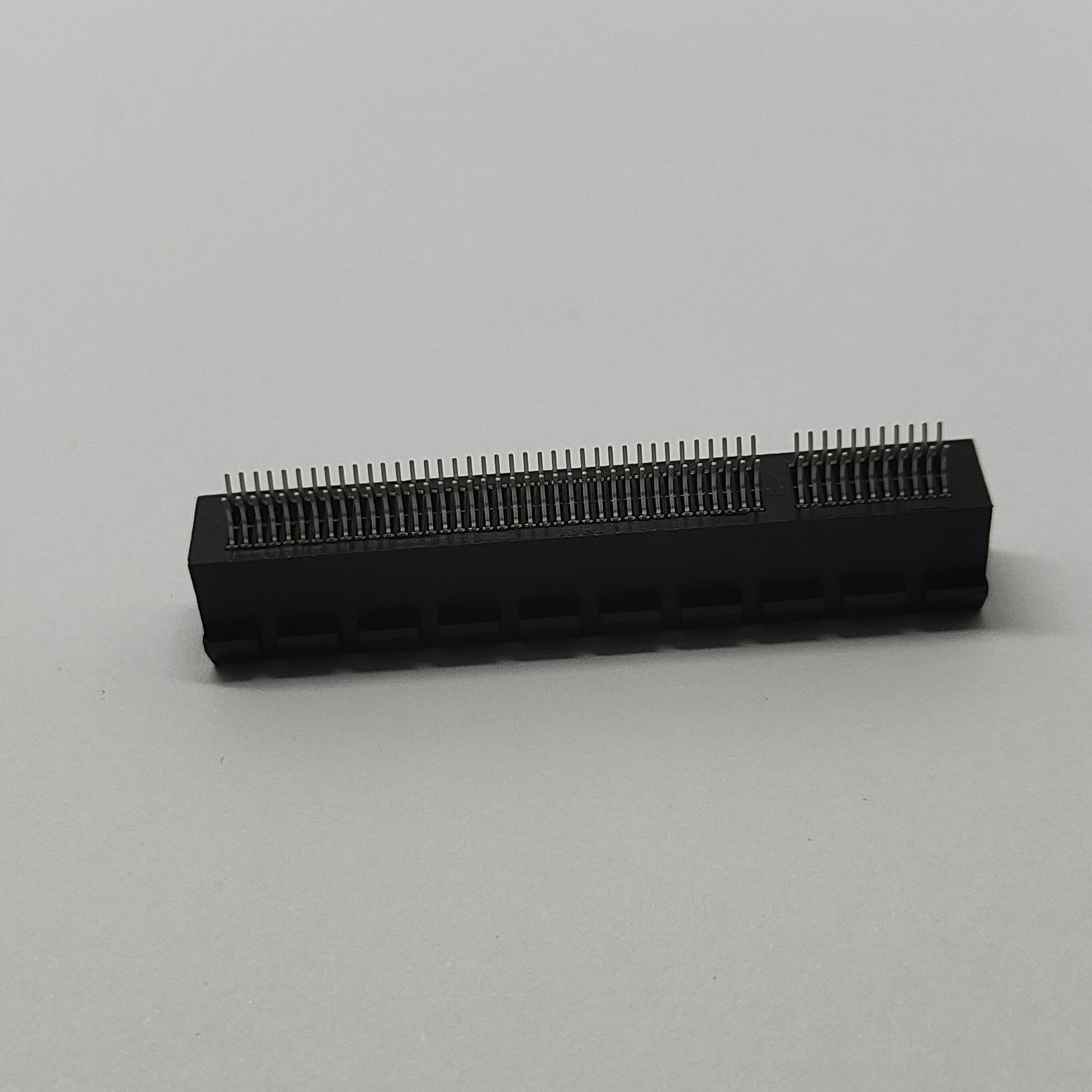 PCIe 98P Small Clamp‑Type No‑Ear No‑Post Black Finished G/F PANT Material Tube Pack