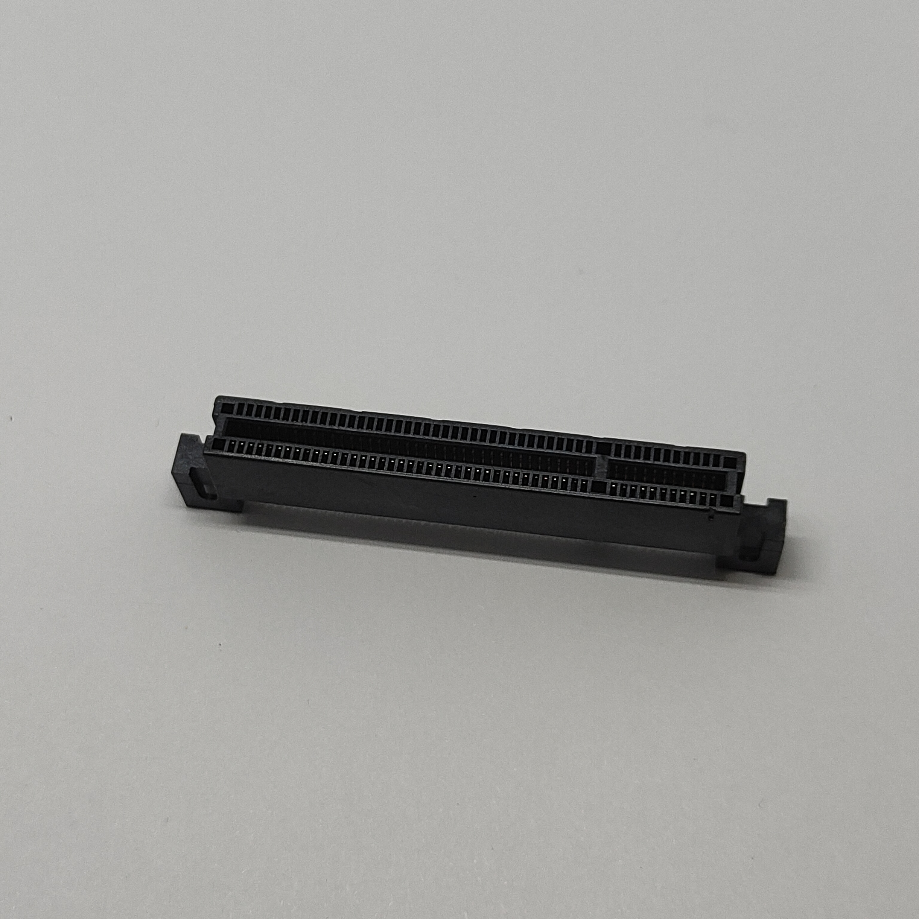 PCIe3.0 98P Low‑Angle Clamp‑Type Conn, With Ears Posts, LCP‑BK, Brass, GF Pins, Screw‑Lock