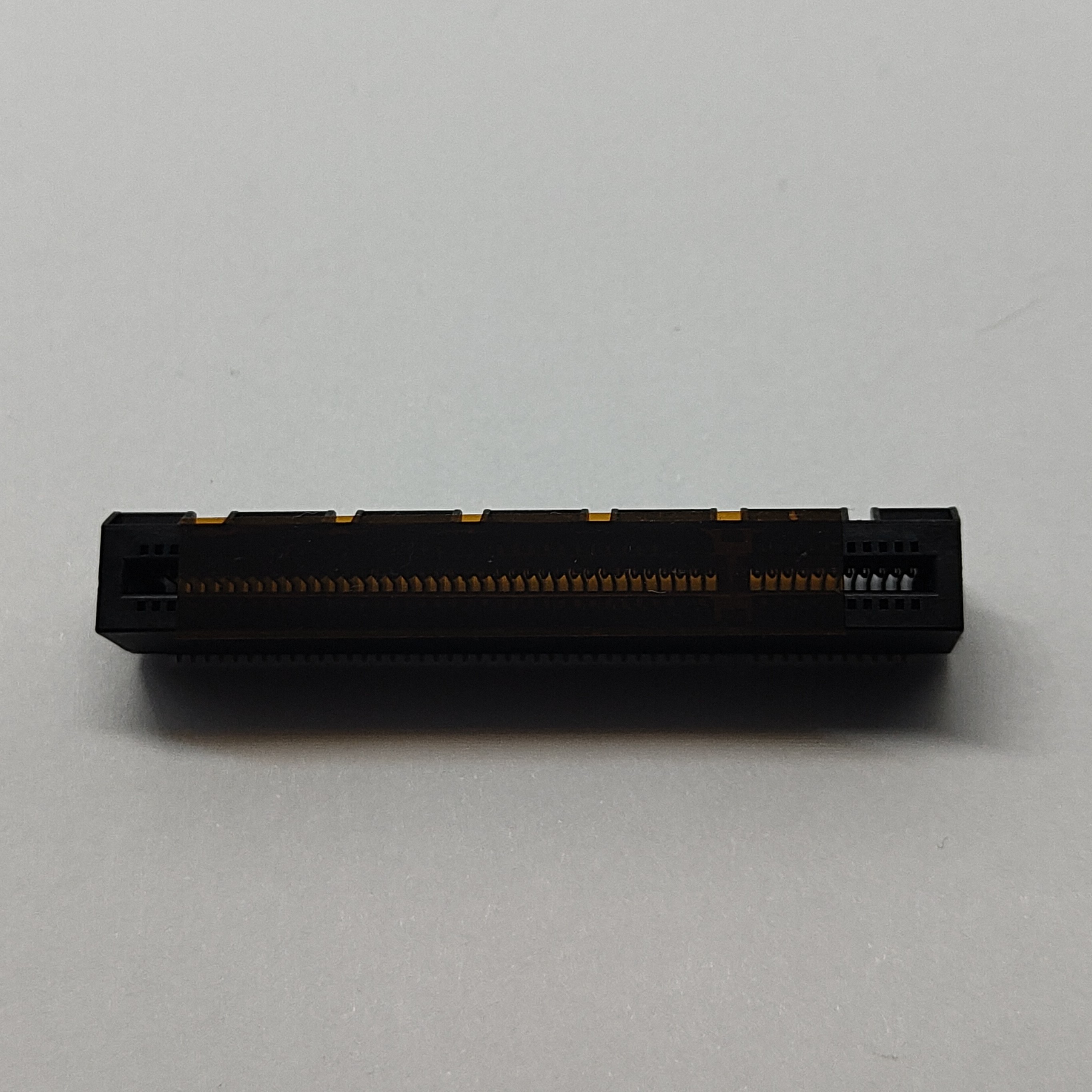 PCIe 4.0 Black 4.0 SMT TYPE CONN Non-Slotted Side