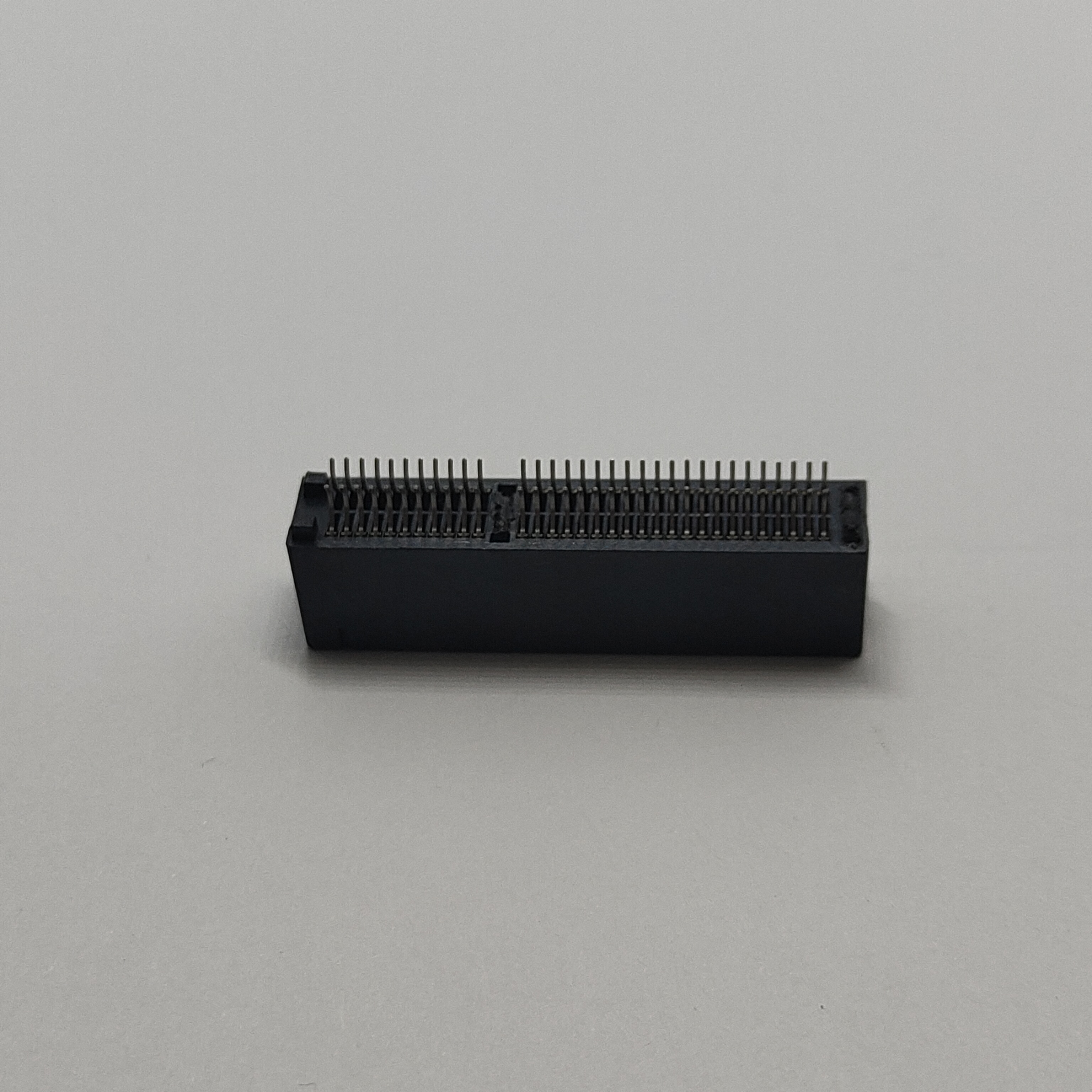 PCIe3.0 64Pin Low‑Angle Clamp SMT Connector, LCP Housing, Brass Gold‑Plated Pin, Tray Pack