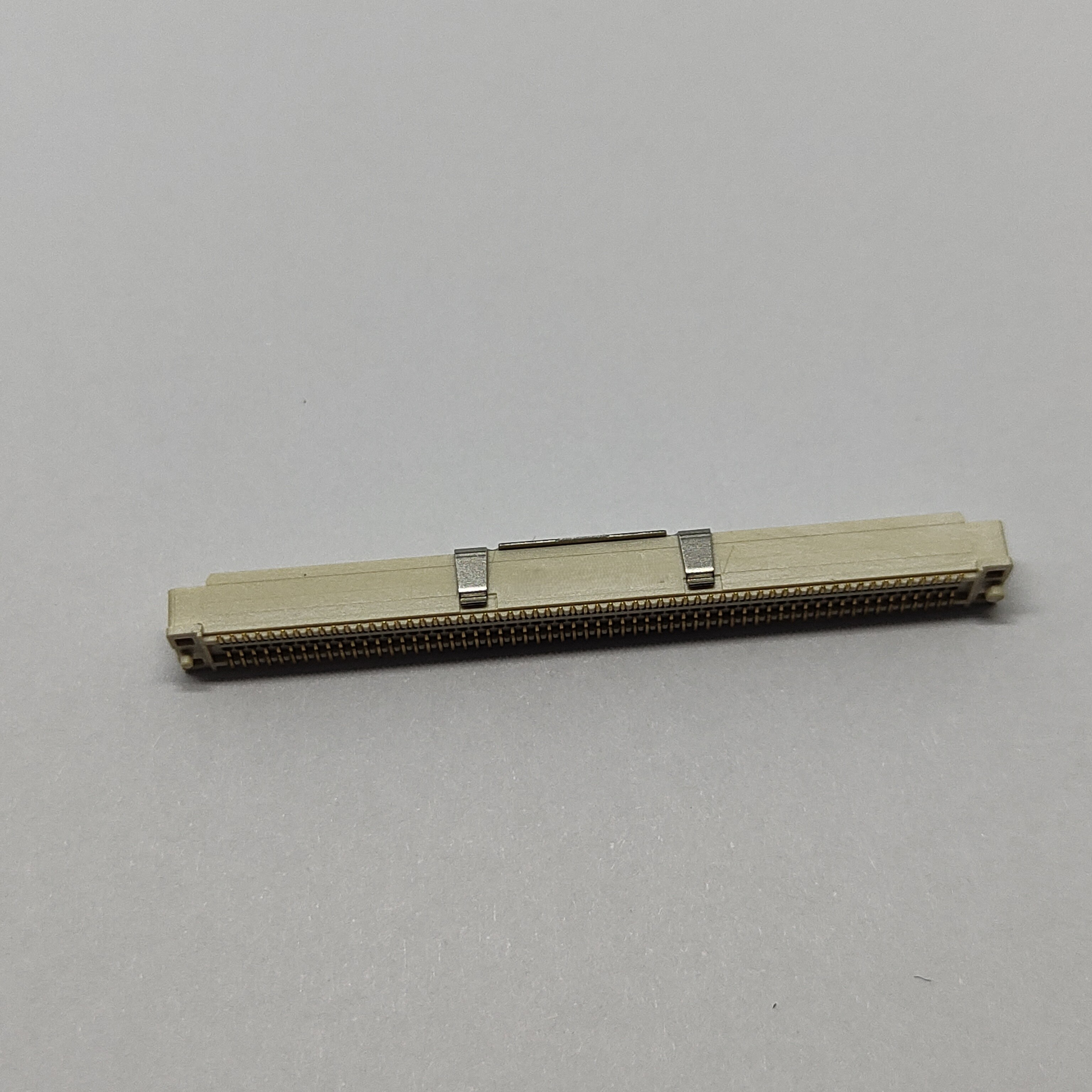 Male BTB Connector 0.8mm Pitch 120Pin Vertical SMT Mating Height 5.0mm 1μ" Gold Plated
