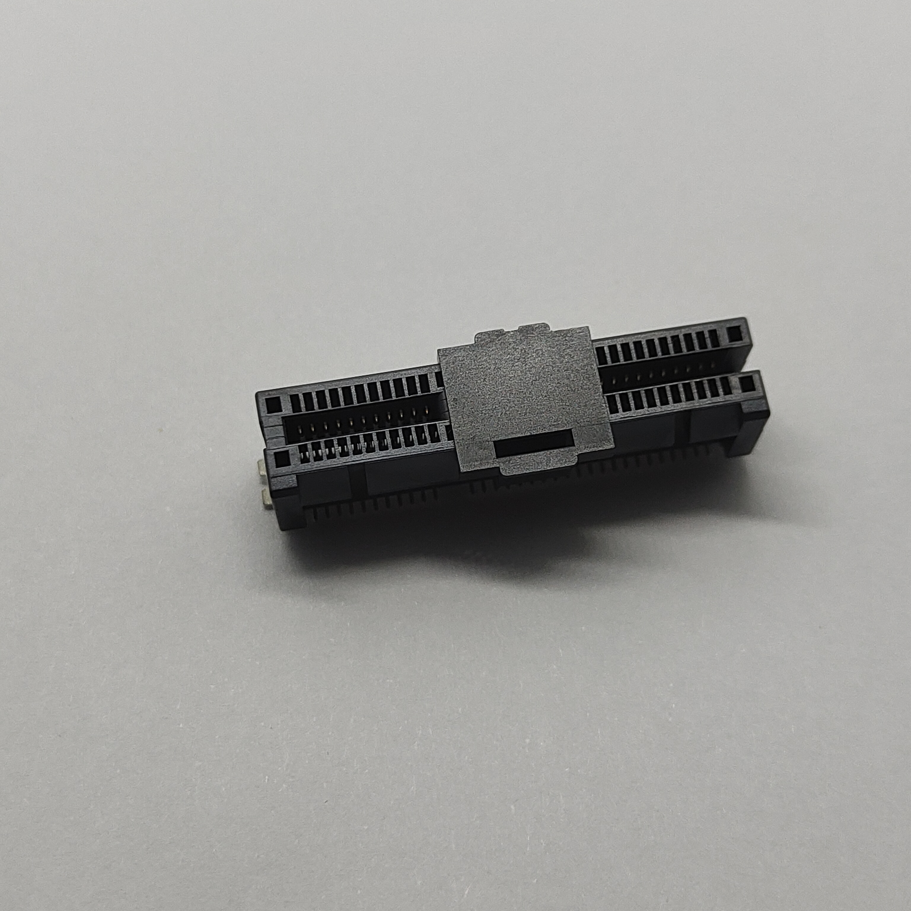 PCIe Gen4 64P SMT Connector Side Cutout Ground Plate 15u'' Au Plated Tape & Reel With Cap