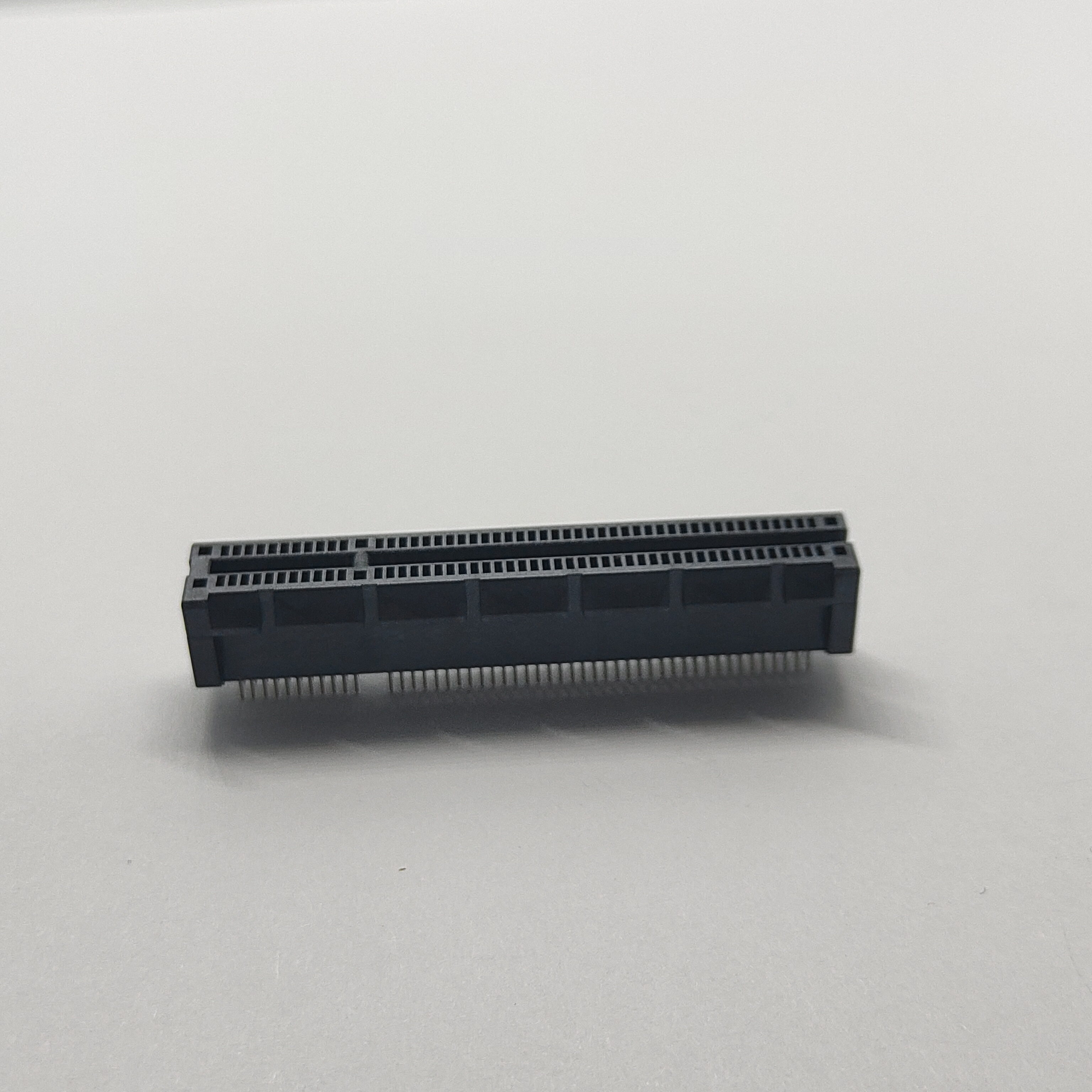 PCIe Gen 4.0 98Pin Shrouded Open Clamp‑Type Connector Au15u''