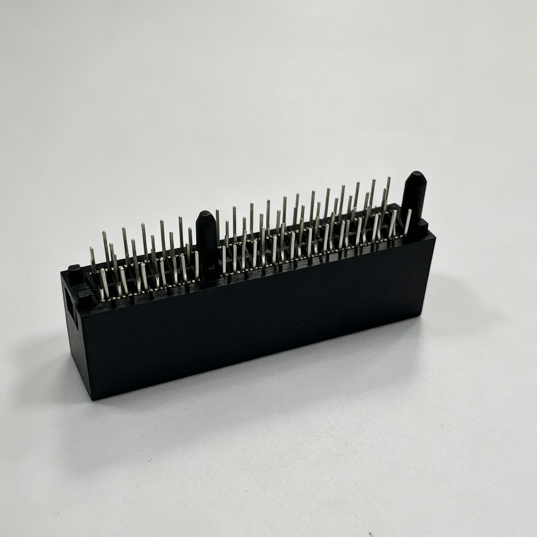 PCIe 64‑Pin Slot, No‑Latch Guide Post, Gold‑Finger, Black, No‑Logo DIP