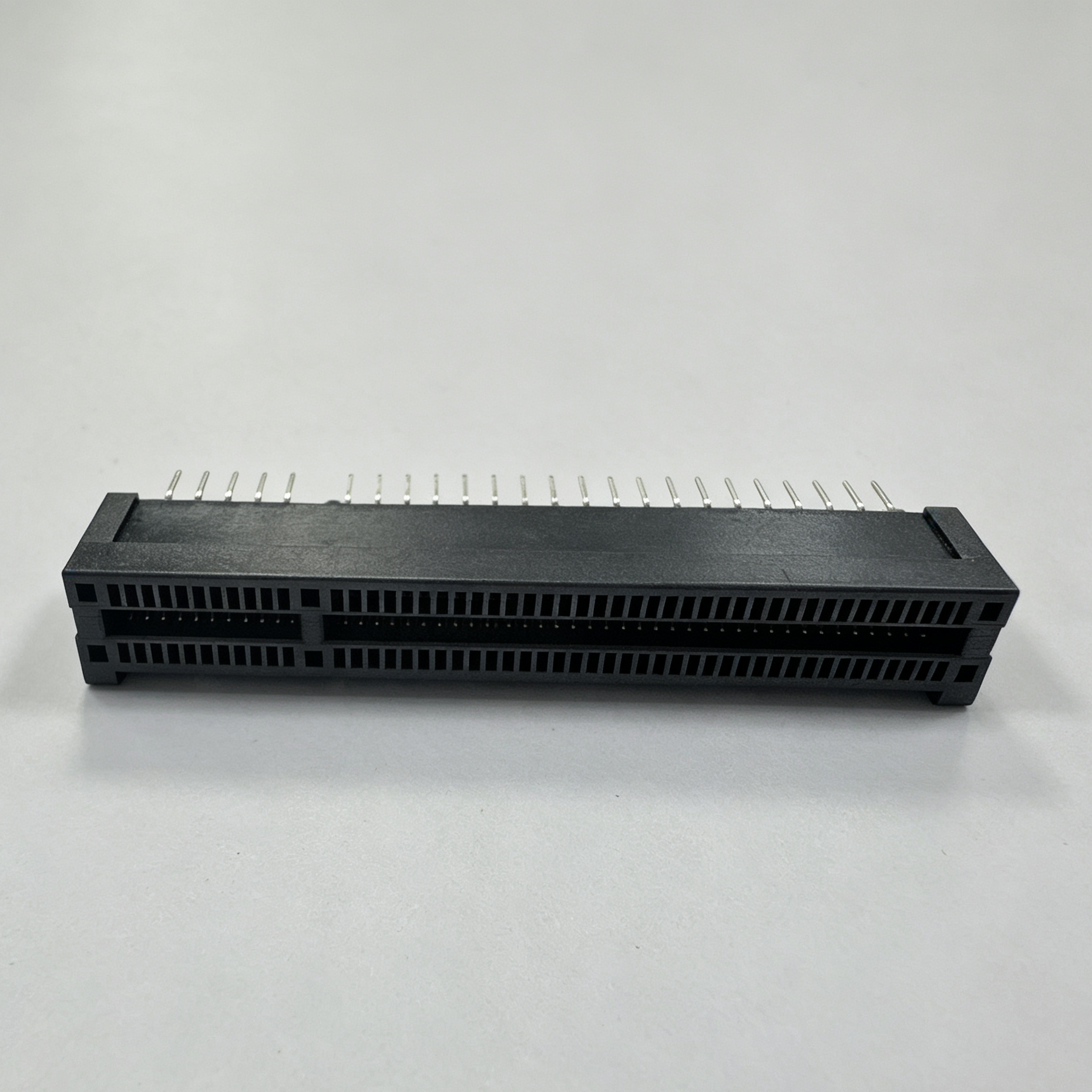 PCIe Gen4.0 98‑Pin Slot Connector, Shrouded Guide Post, DIP Black 3.1mm AuG/F