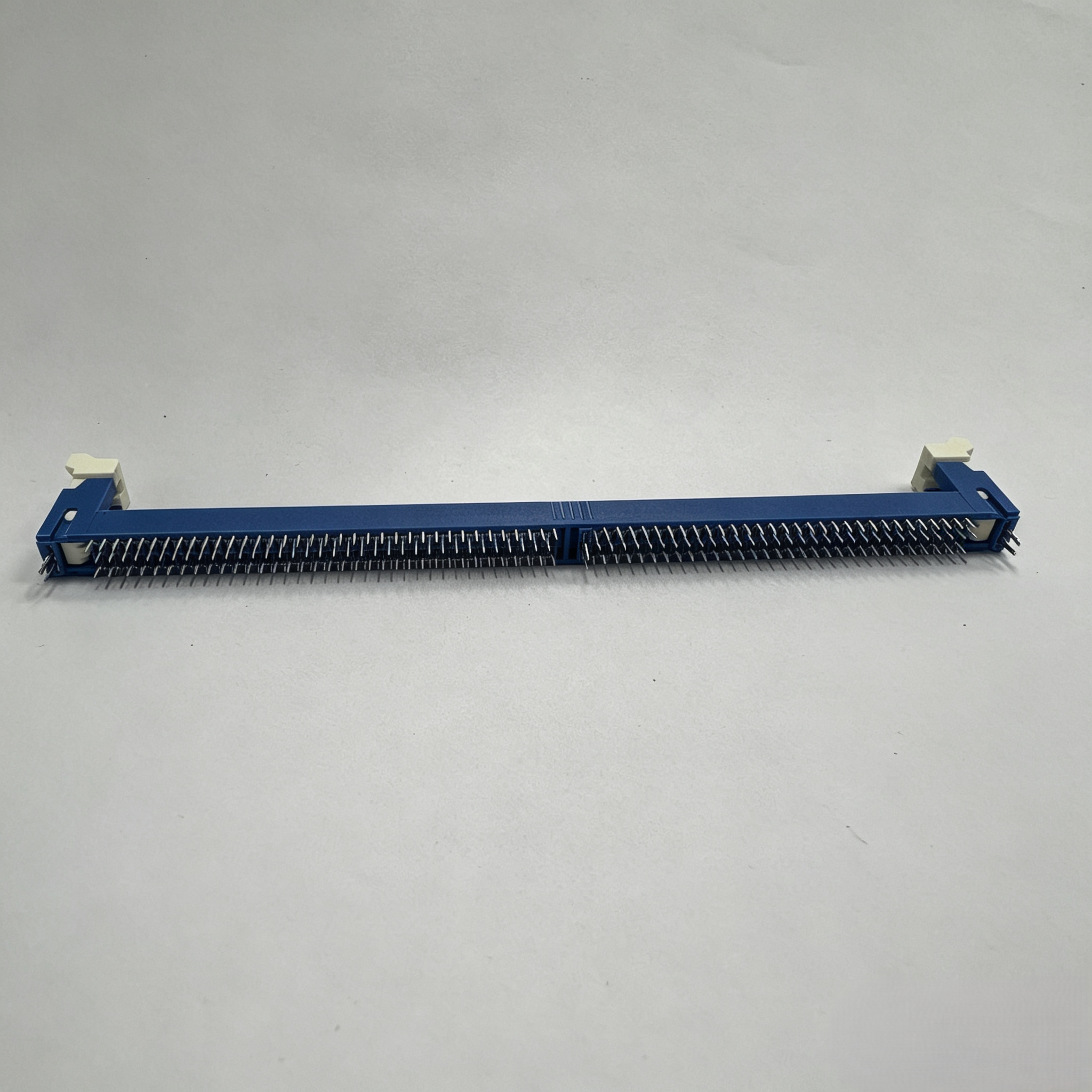 DDR4 288‑Pin, Dark Blue (293C) + White Latch, PA66 Au30u'' DIP=2.5MM No Logo