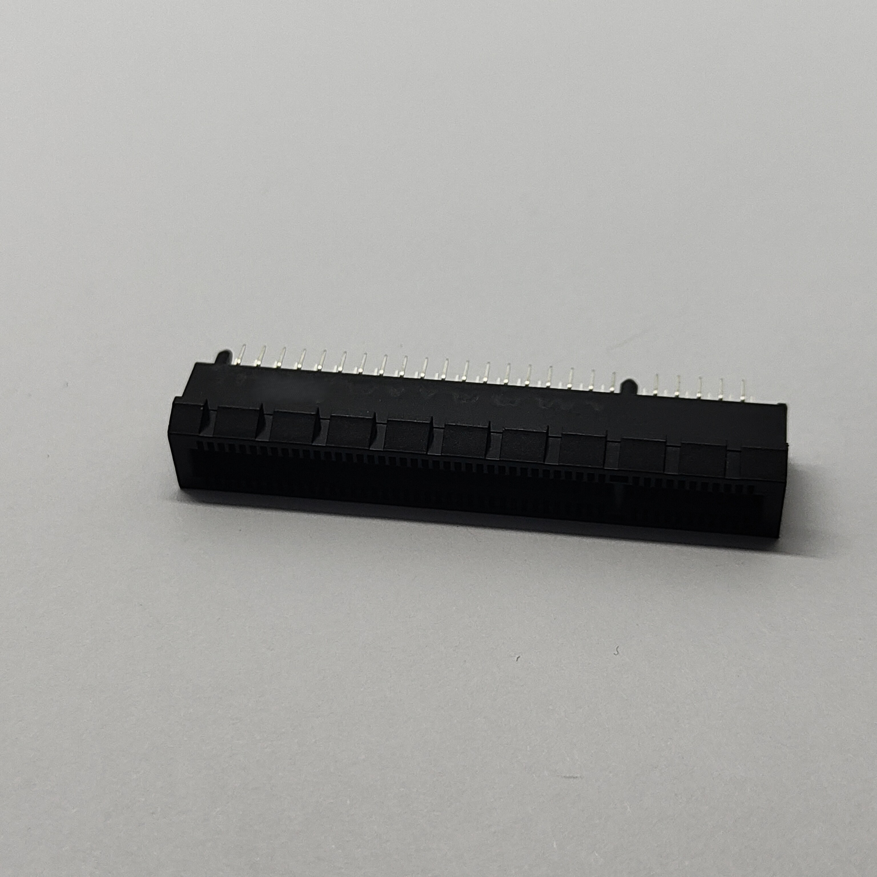 PCIe 4.0 98PIN Au15u'' BLACK Halogen-Free DIP TRAY DIM T=2.3