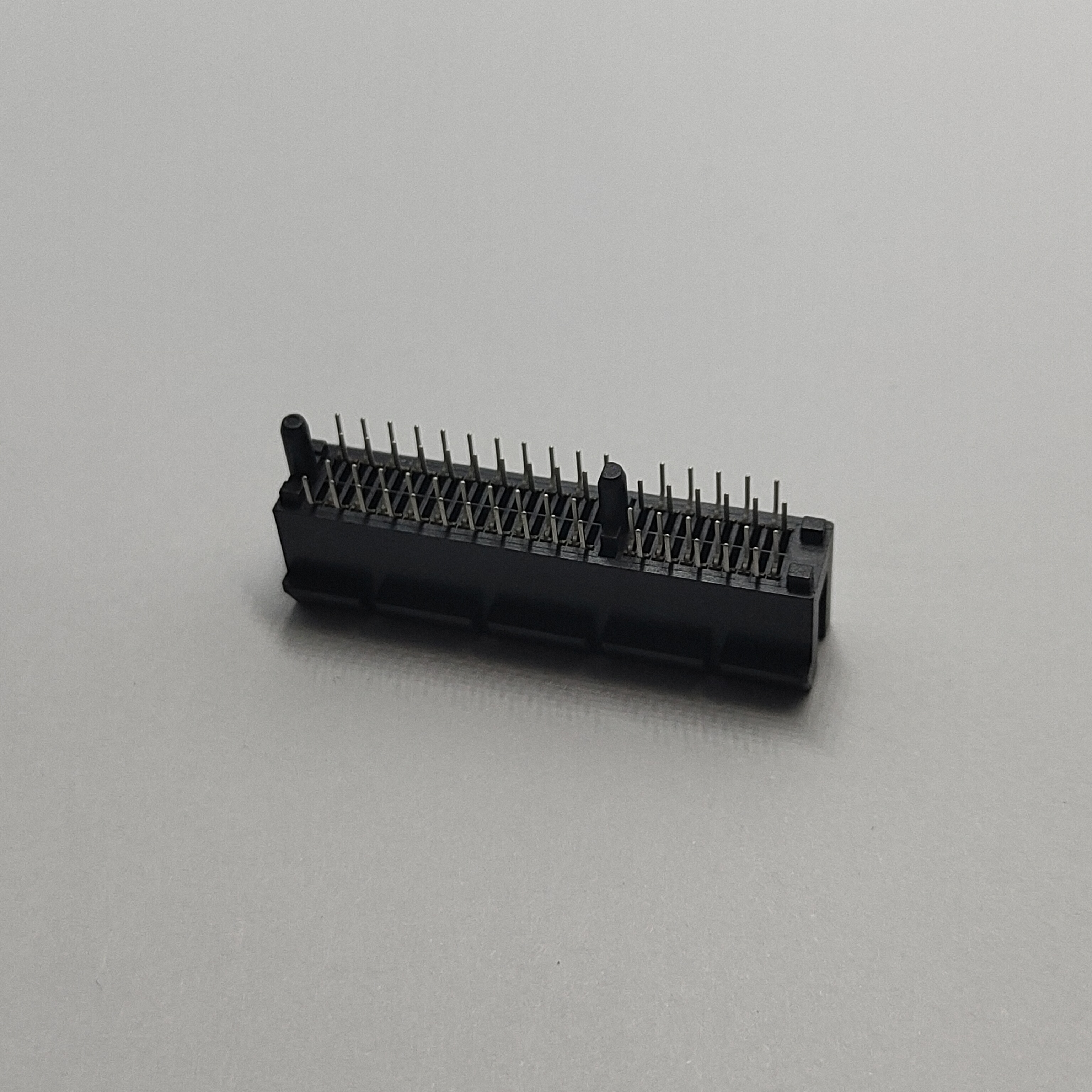 64‑Pin PCIe Open‑End Guide‑Post DIP Connector, Black LCP Housing, Gold‑Plated Terminals