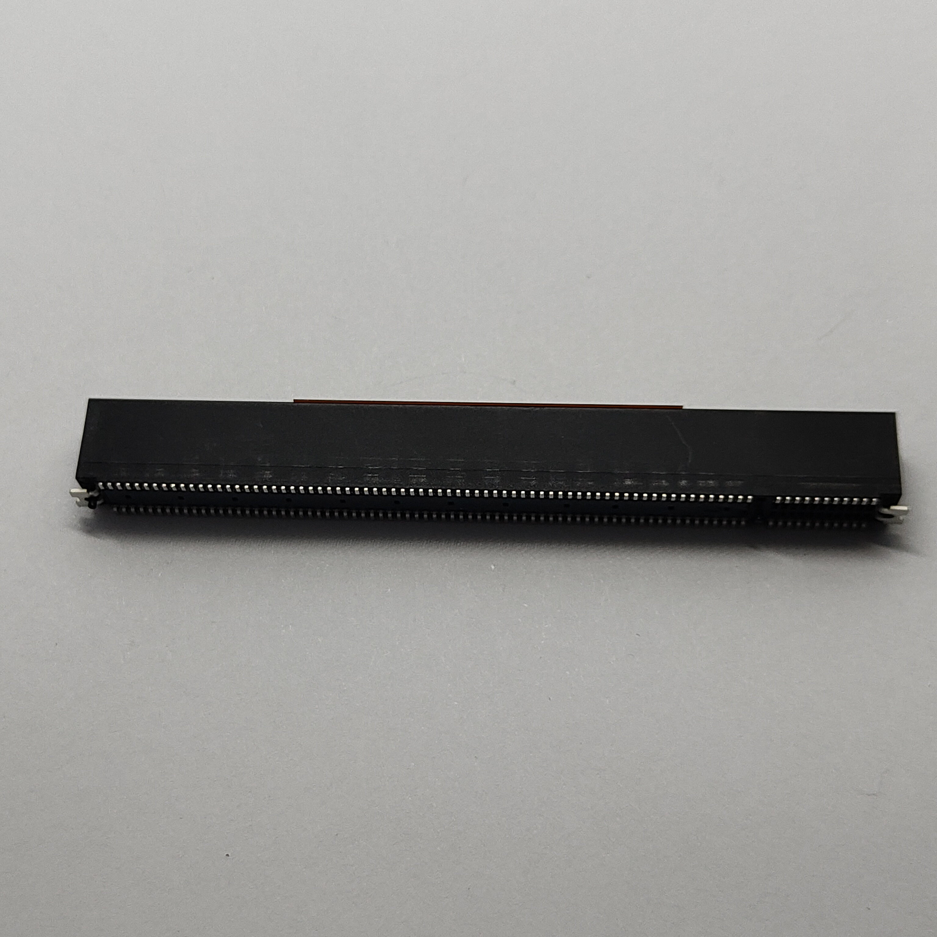 PCIe 5.0 SMT Type 164Pin, 15μ" Gold Plating, No Latch, No Shield Shell, No Slot & Side Overhang