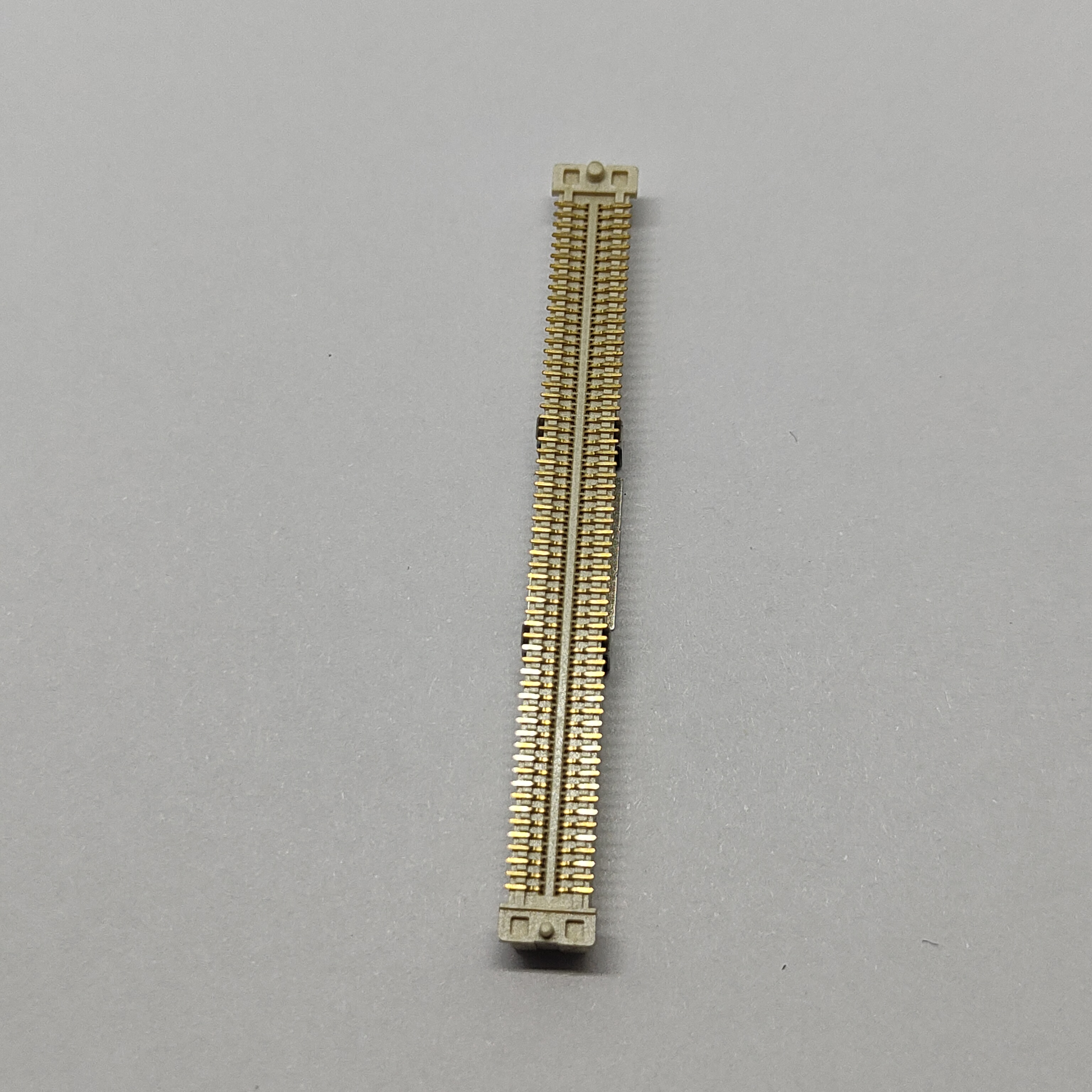 Male BTB Connector 0.8mm Pitch 120Pin Vertical SMT Mating Height 5.0mm 1μ" Gold Plated