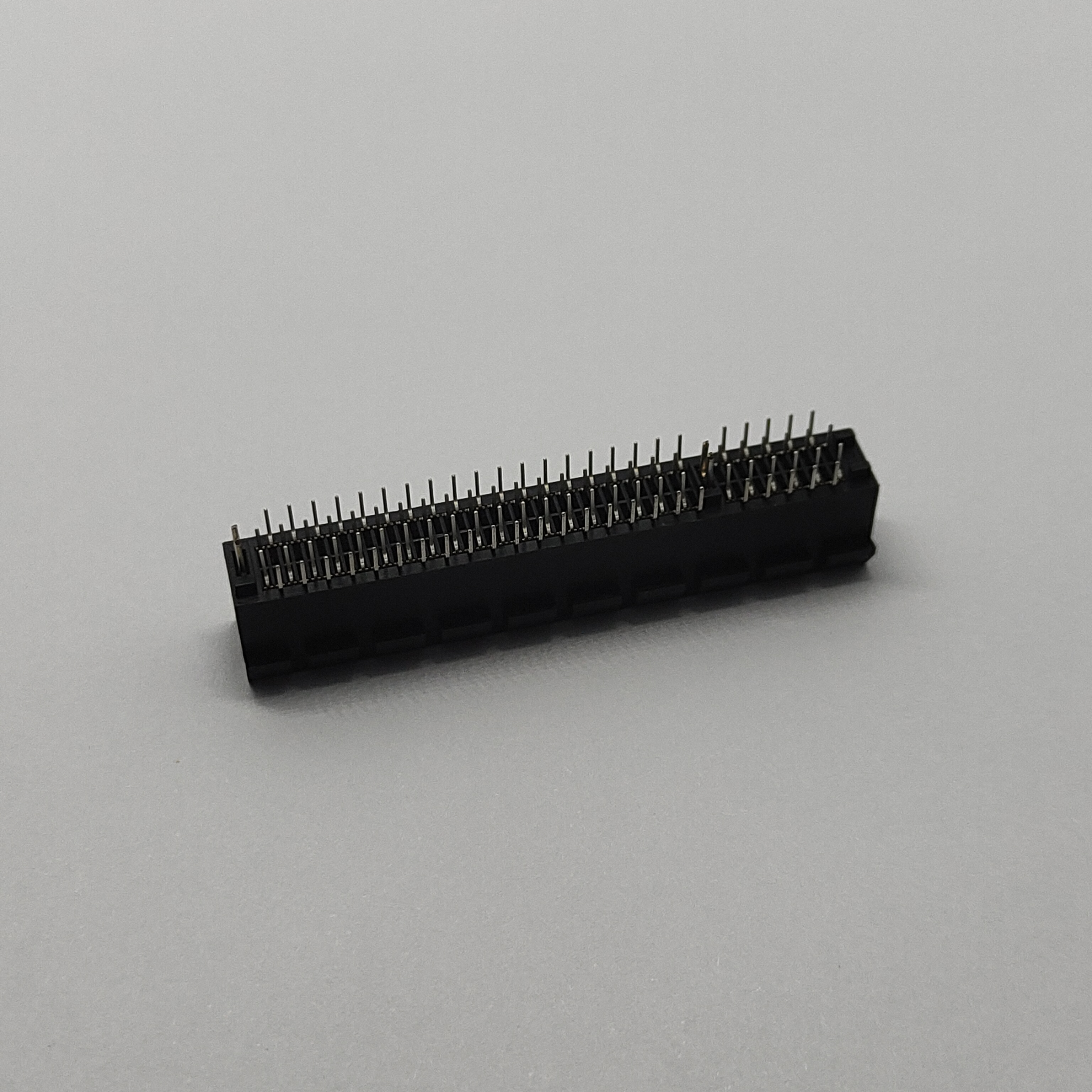 PCIe Gen 98P Connector Harpoon Opening 2.31mm Pin Length G/F Plated Tube Pack