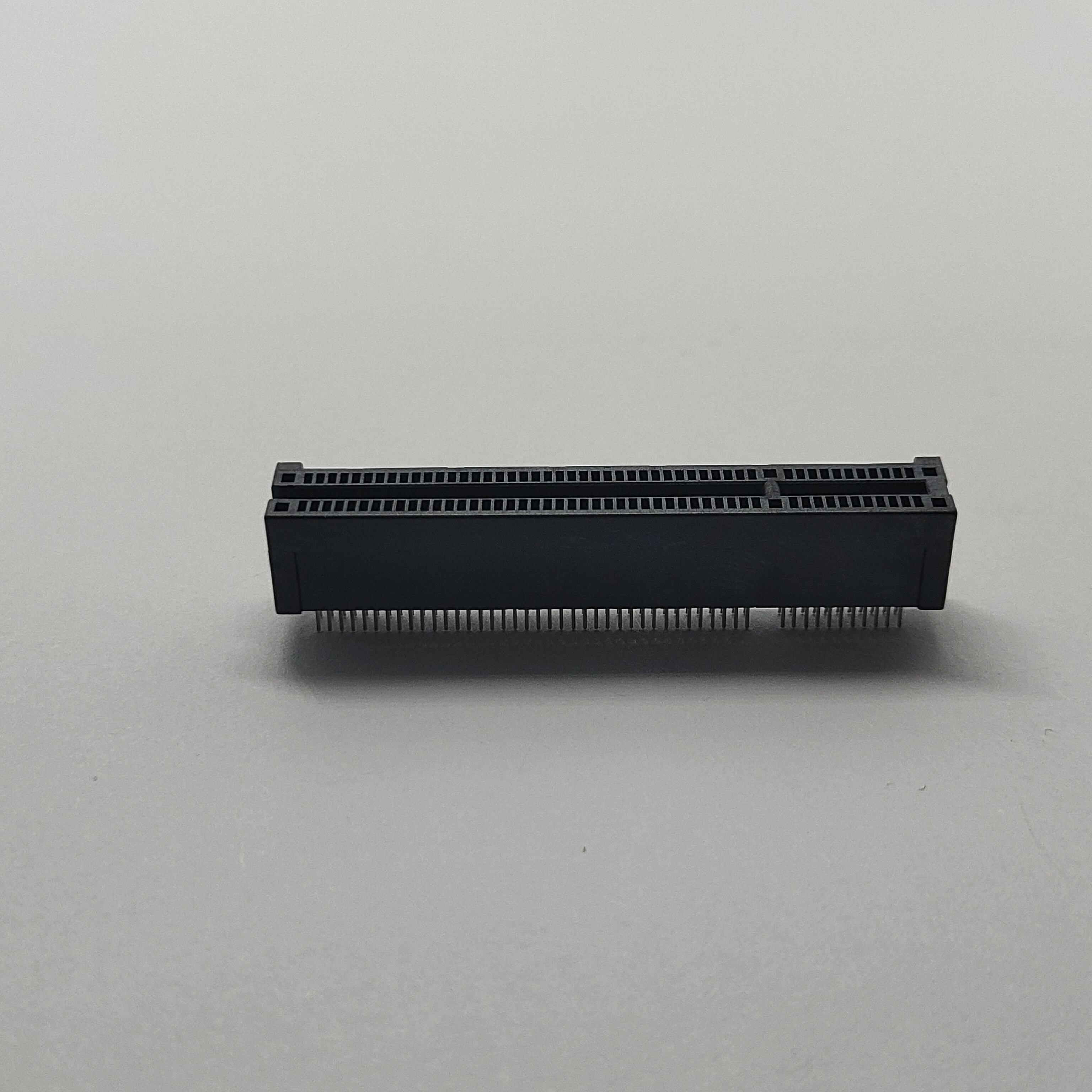PCIe Gen 4.0 98Pin Shrouded Open Clamp‑Type Connector Au15u''