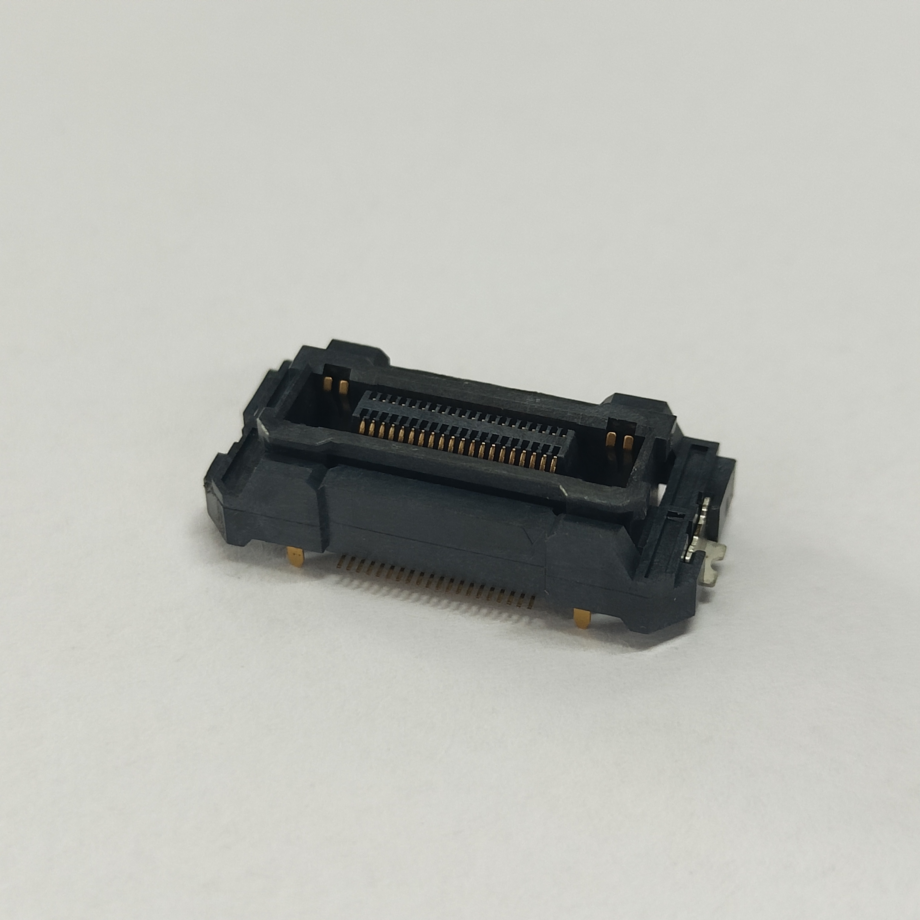 0.5mm-dual-row-floating-btob-receptacle-6mm-stack-lcp-alternate-side-cavity-view-03.jpg