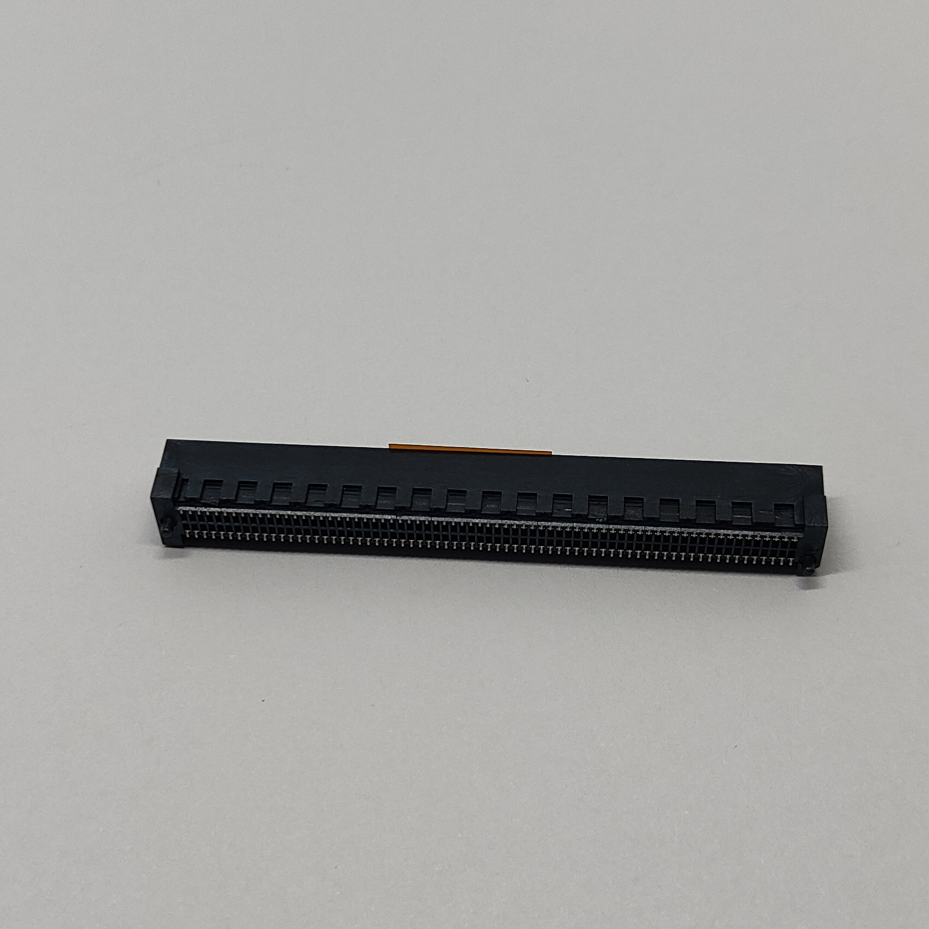 0.80mm Pitch SMT Edge Card Connector, Vertical (180°) with C‑Shaped Solder Pins 3µ" Selective Gold (Contact) / Tin (Tail)