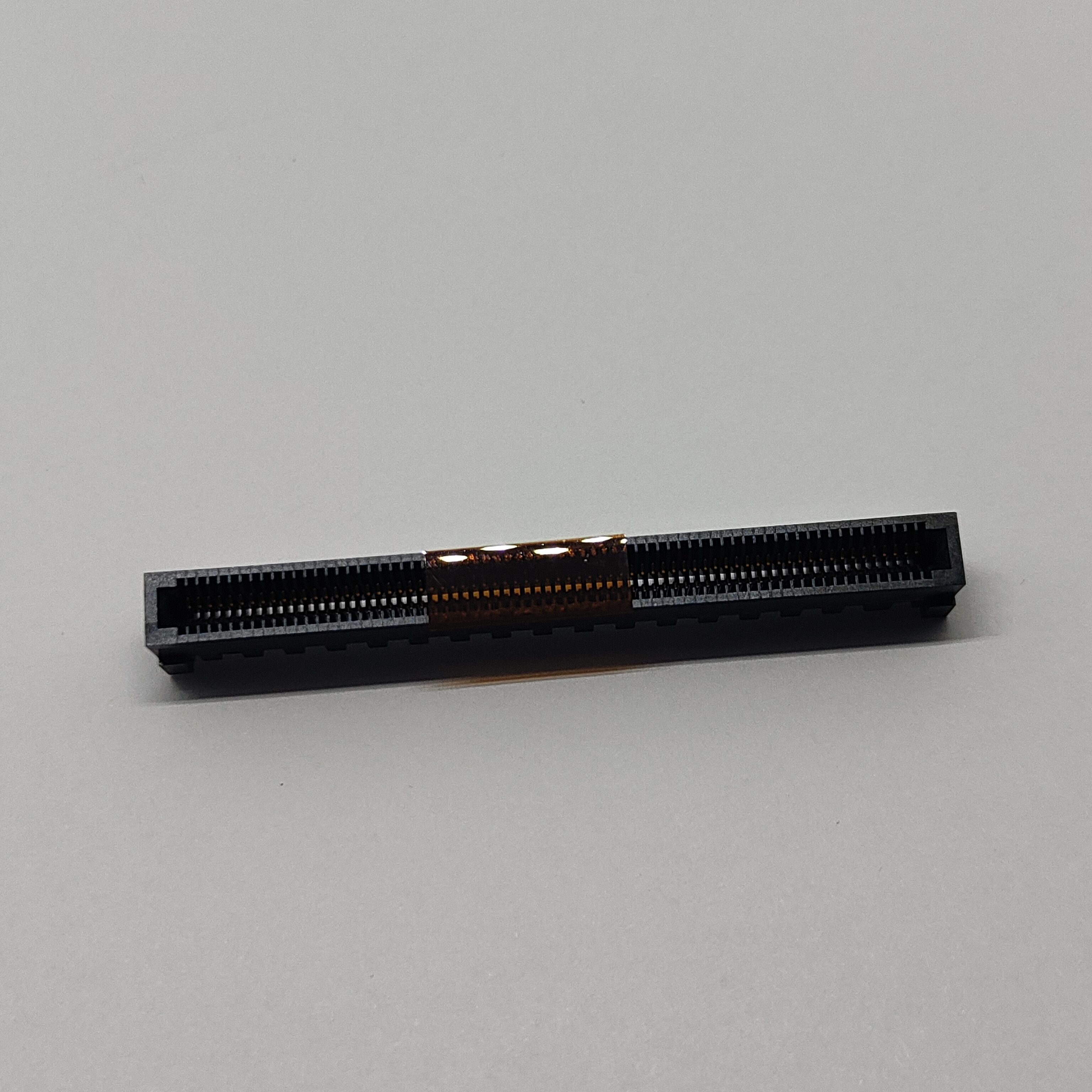 0.80mm Pitch SMT Edge Card Connector, Vertical (180°) with C‑Shaped Solder Pins 3µ" Selective Gold (Contact) / Tin (Tail)