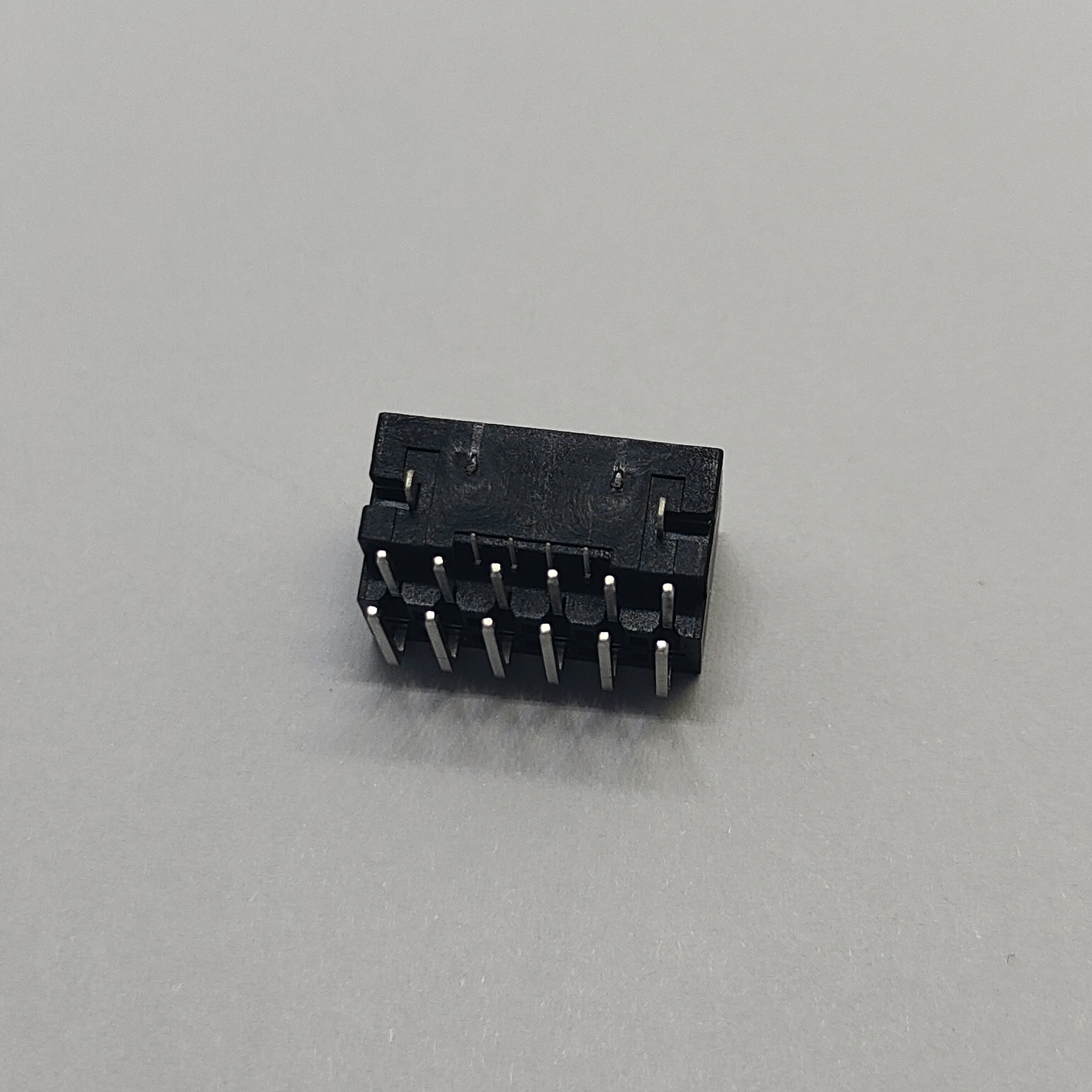 3.0m PCIe 12+4P DIP 90° Wafer Connector Series BLACK Tin plated PA9T