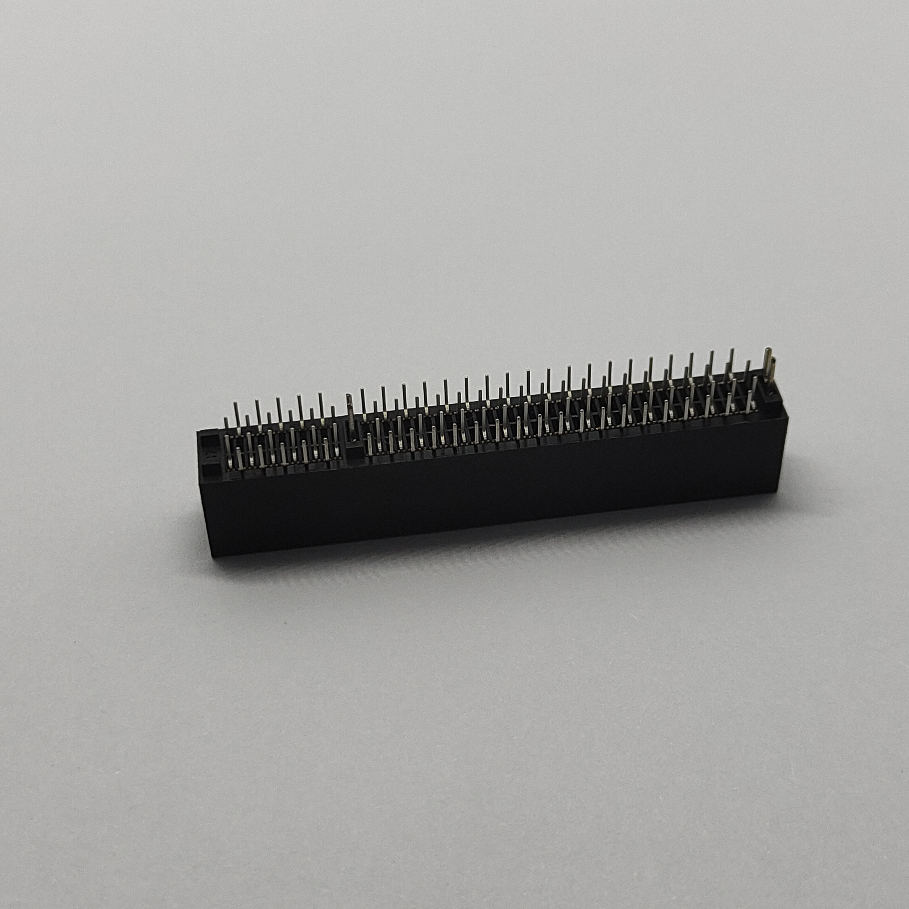 PCIe Gen 98P Connector Harpoon Opening 2.31mm Pin Length G/F Plated Tube Pack