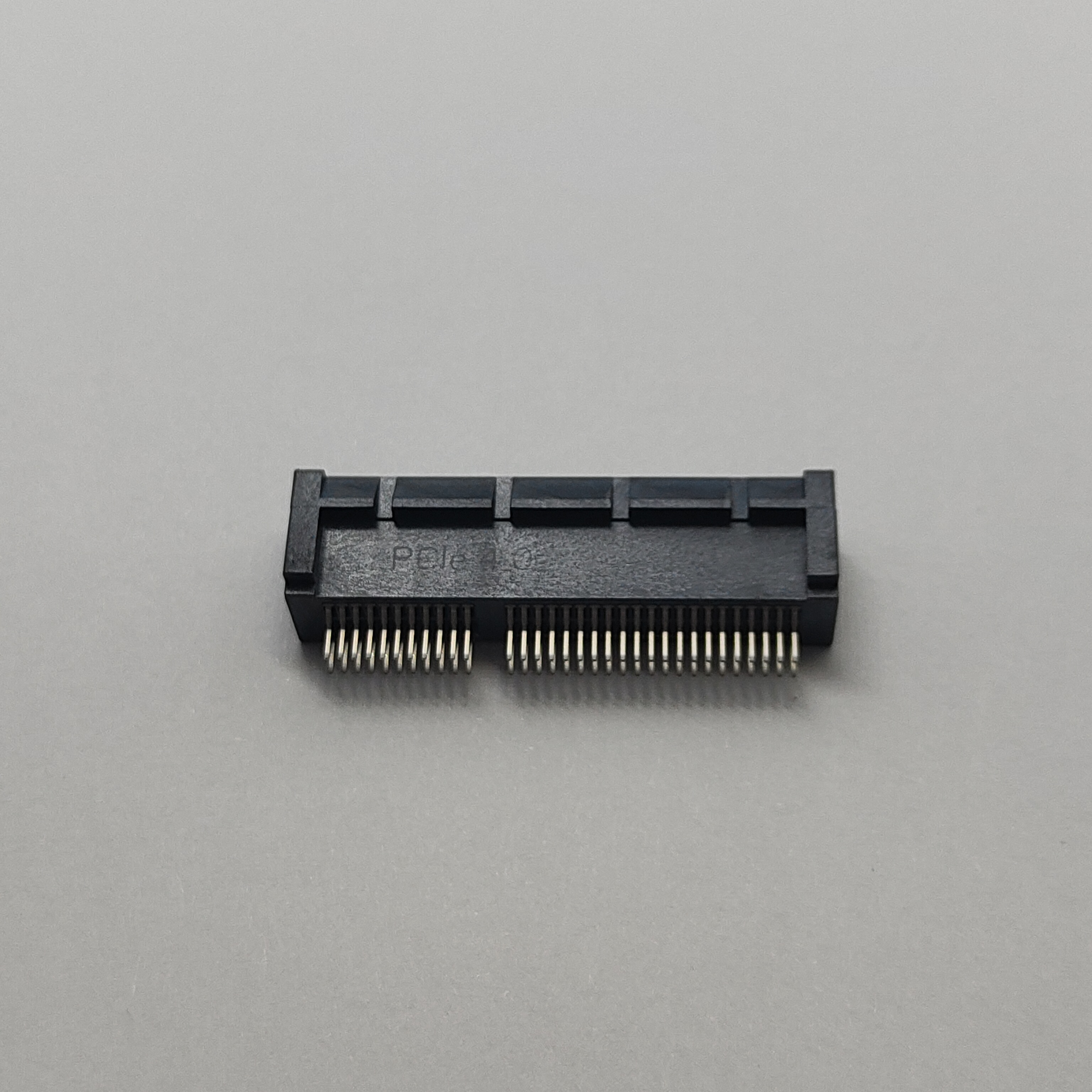 PCIe 4.0 64Pin Eaves‑Type Open Clip‑in Socket Au15u''