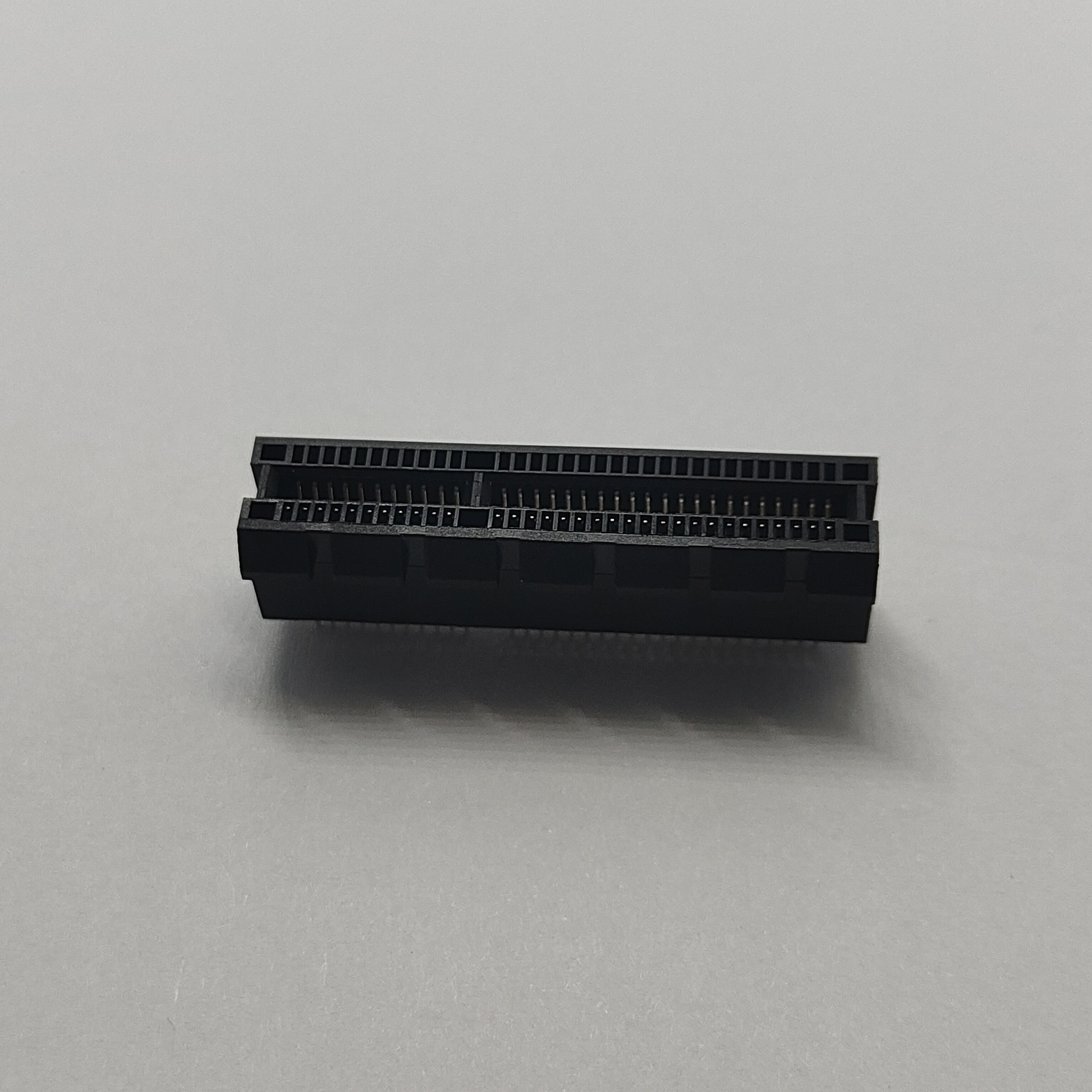 PCIe 64P Clamp‑Type Connector, Clip‑in Foot, No‑Ear No‑Pos DIM A:1.4 T-1.6MM G/F