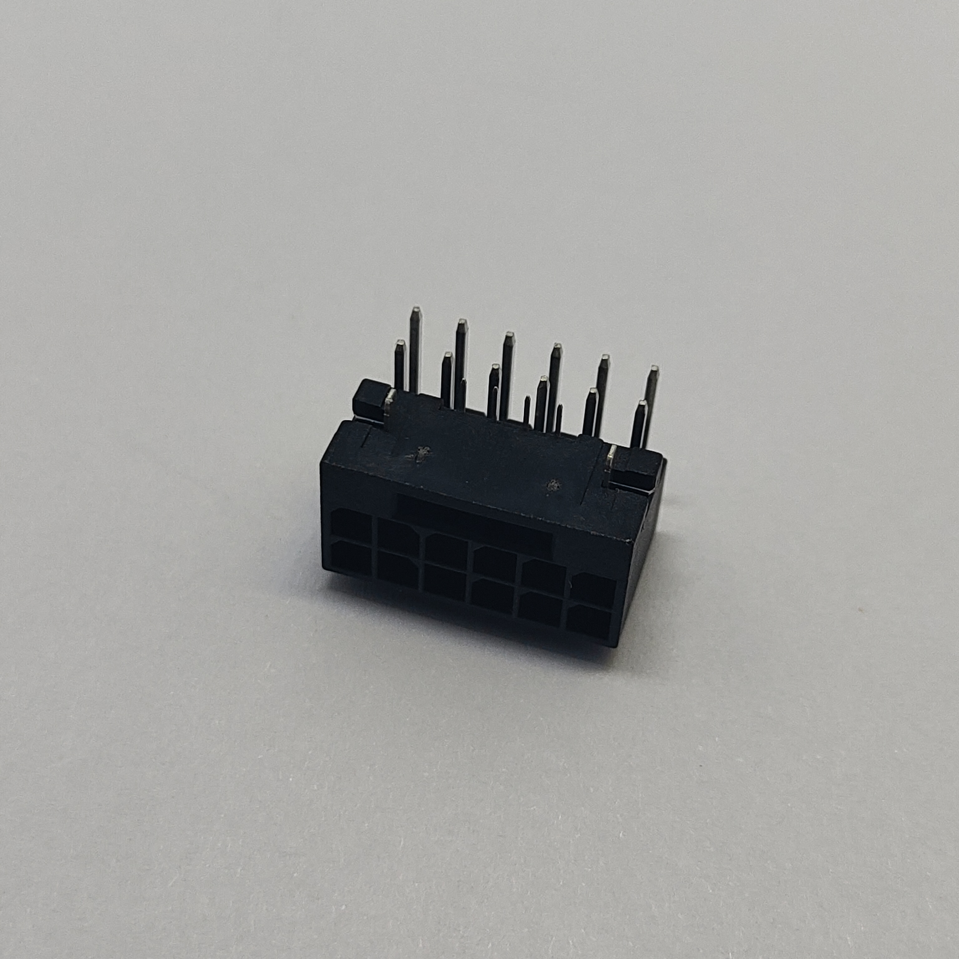 3.0m PCIe 12+4P DIP 90° Wafer Connector Series BLACK Tin plated PA9T