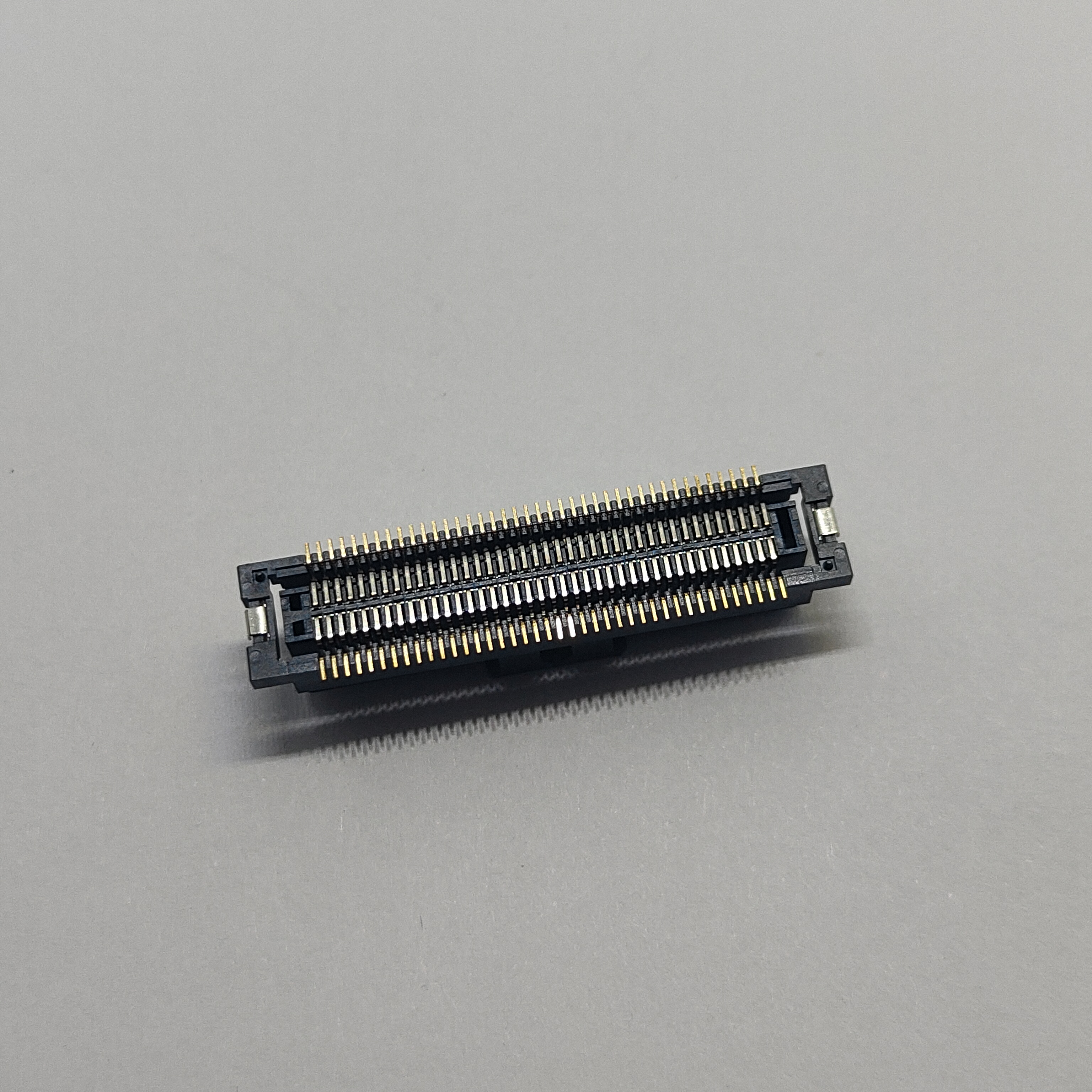0.80mm Floating BTB Receptacle, Vertical SMT, 8.3mm Plastic Height, 80PIN, Au 3u", LCP Black