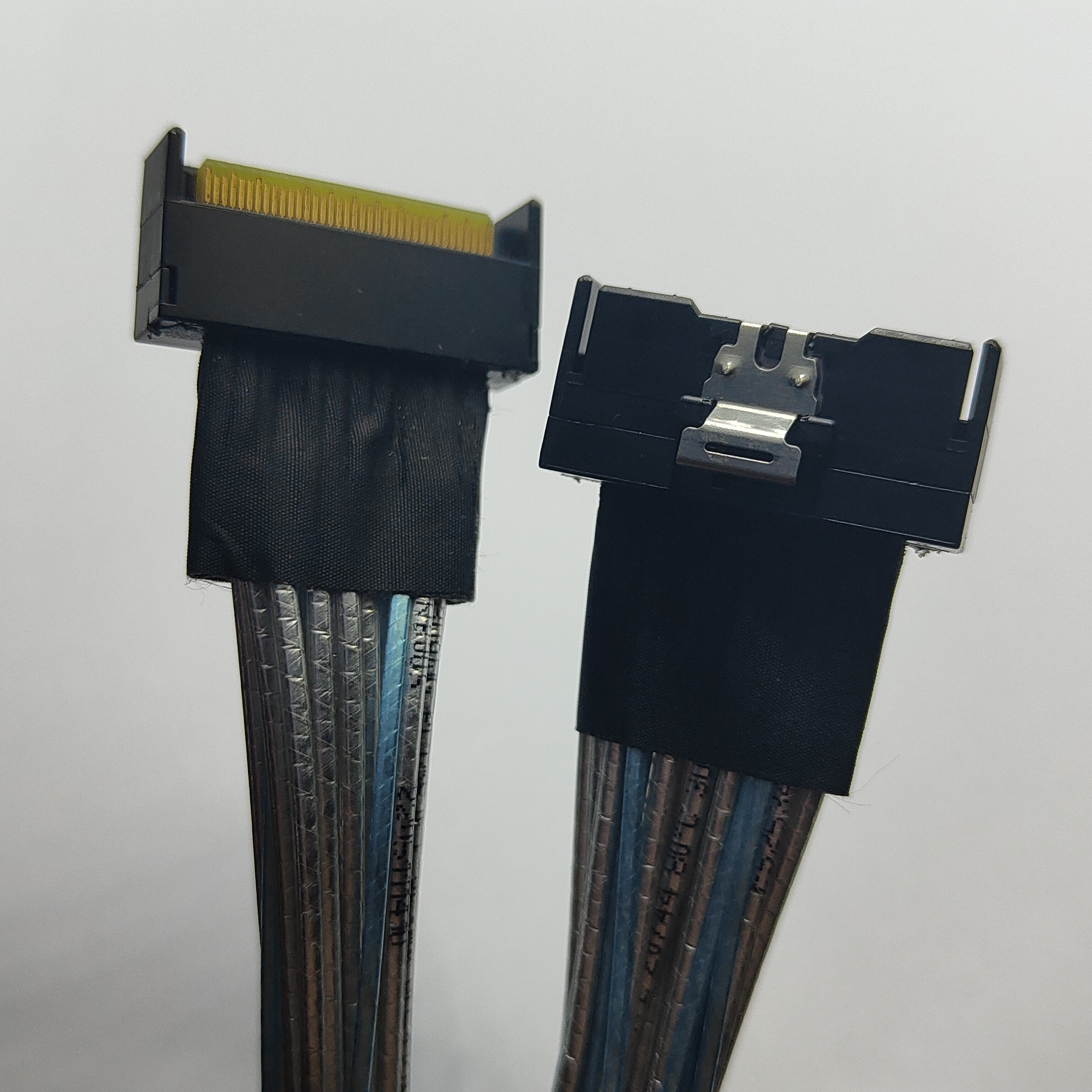 MCIO 8X STR L=300 Cable
