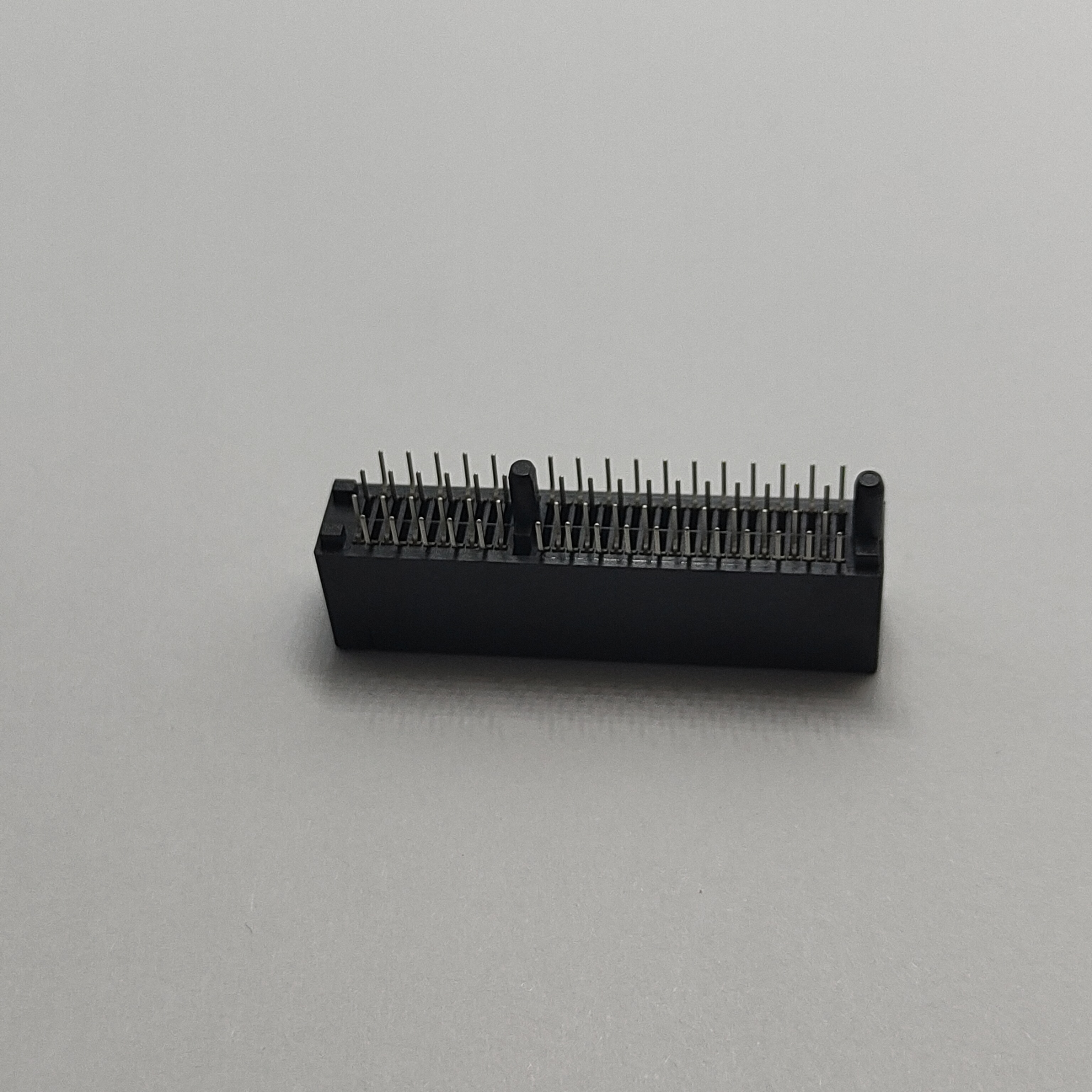 64‑Pin PCIe Open‑End Guide‑Post DIP Connector, Black LCP Housing, Gold‑Plated Terminals