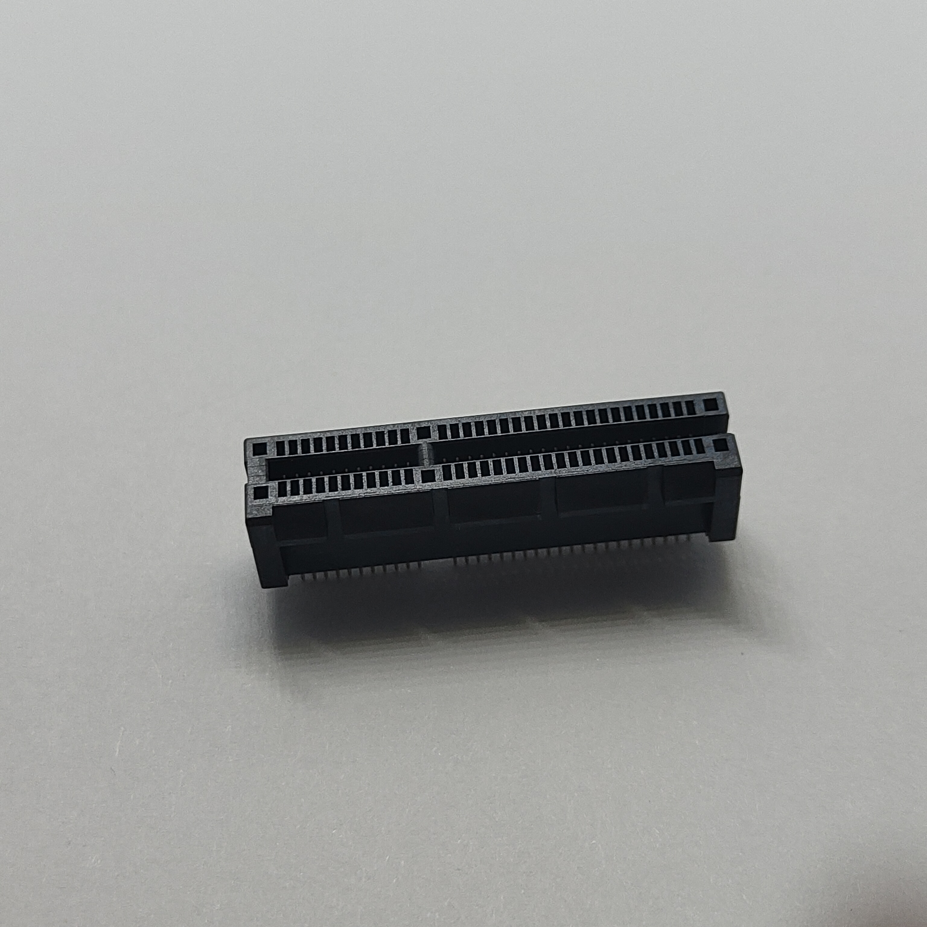PCIe 4.0 64Pin Eaves‑Type Open Clip‑in Socket Au15u''