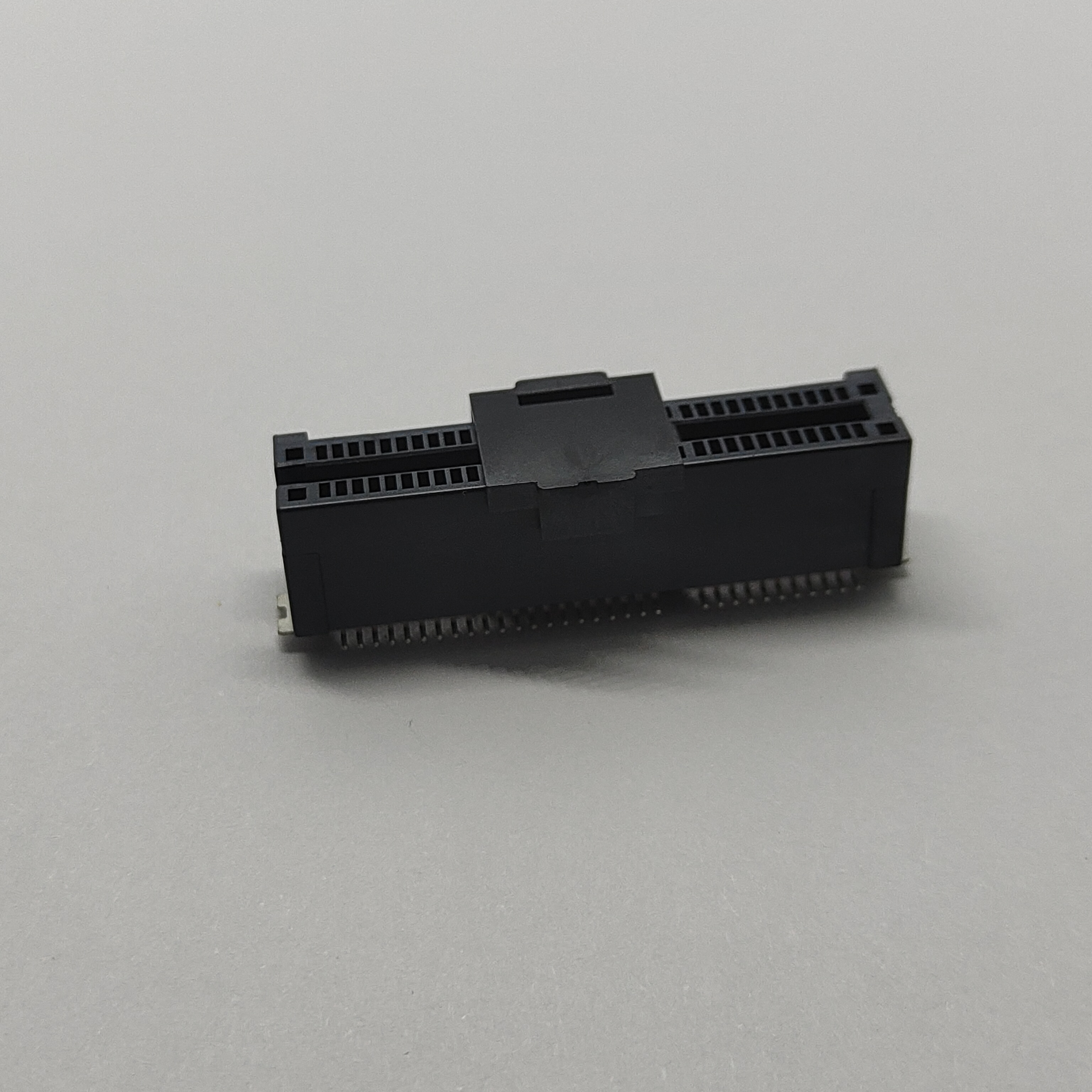 PCIe Gen4 64P SMT Connector Side Cutout Ground Plate 15u'' Au Plated Tape & Reel With Cap