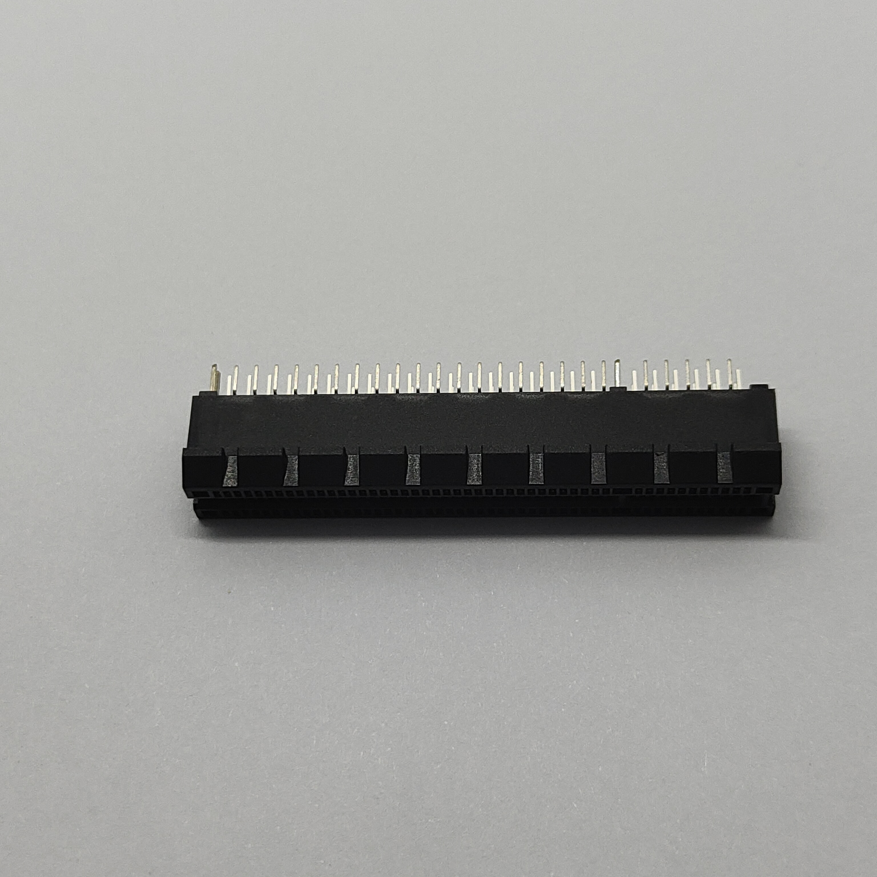 PCIe Gen 98P Connector Harpoon Opening 2.31mm Pin Length G/F Plated Tube Pack