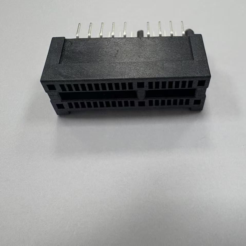 PCIe Gen4.0 36‑Pin Overhang Guide Post DIP Connector Black 3.1mm AuG/F