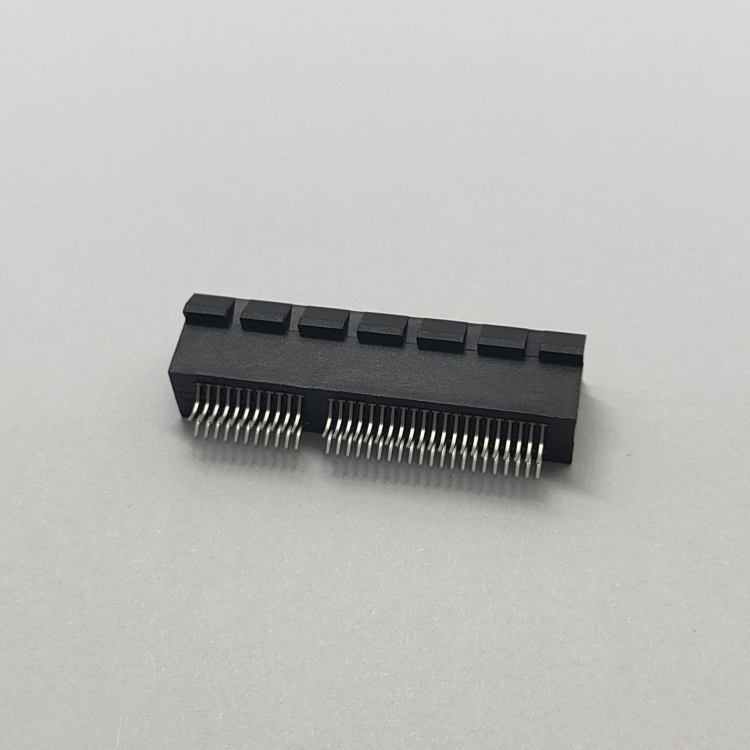 PCIe 64P Clamp‑Type Connector, Clip‑in Foot, No‑Ear No‑Pos DIM A:1.4 T-1.6MM G/F