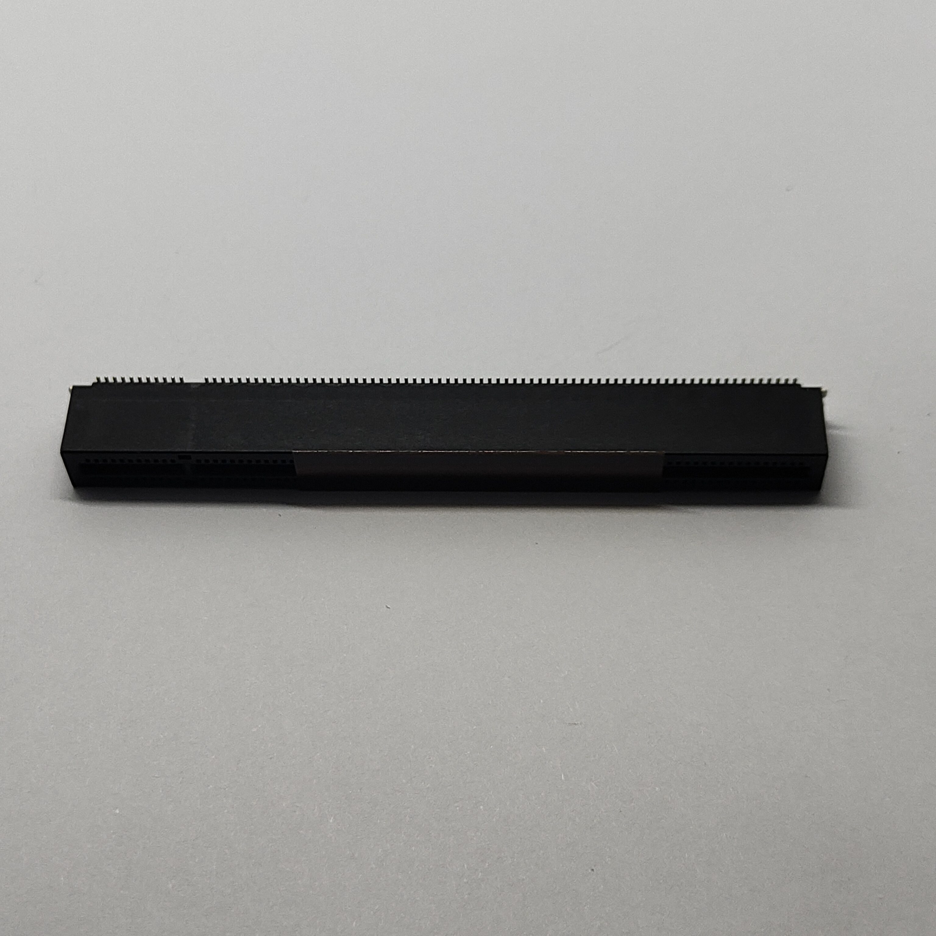 PCIe 4.0 164-Pin SMT Connector, Side Slot-Free Overhang-Free, Au15u''