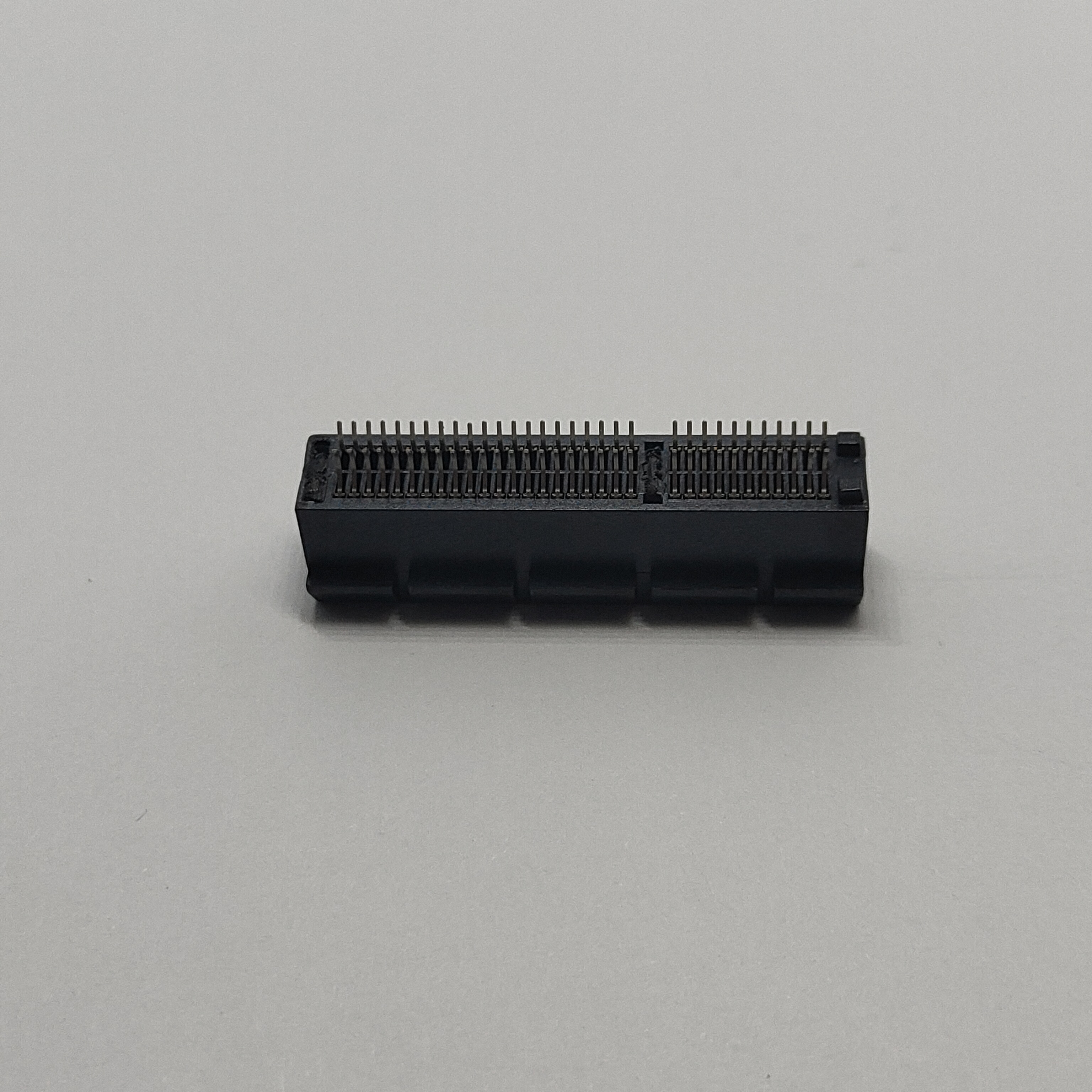PCIe3.0 64Pin Low‑Angle Clamp SMT Connector, LCP Housing, Brass Gold‑Plated Pin, Tray Pack