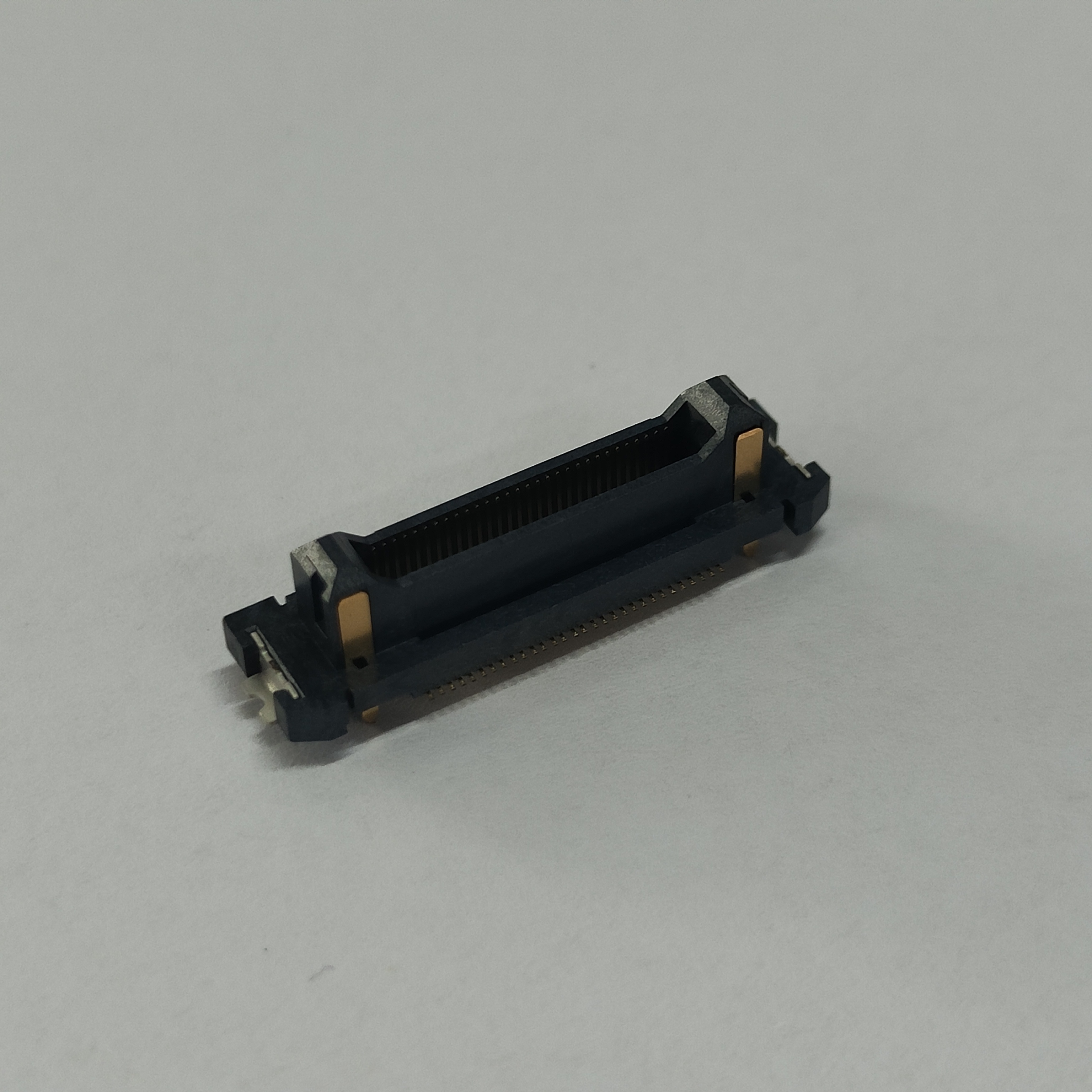 0.50mm Pitch Floating BTB Male, Vertical DIP, 60P, Au 3μ", LCP Black