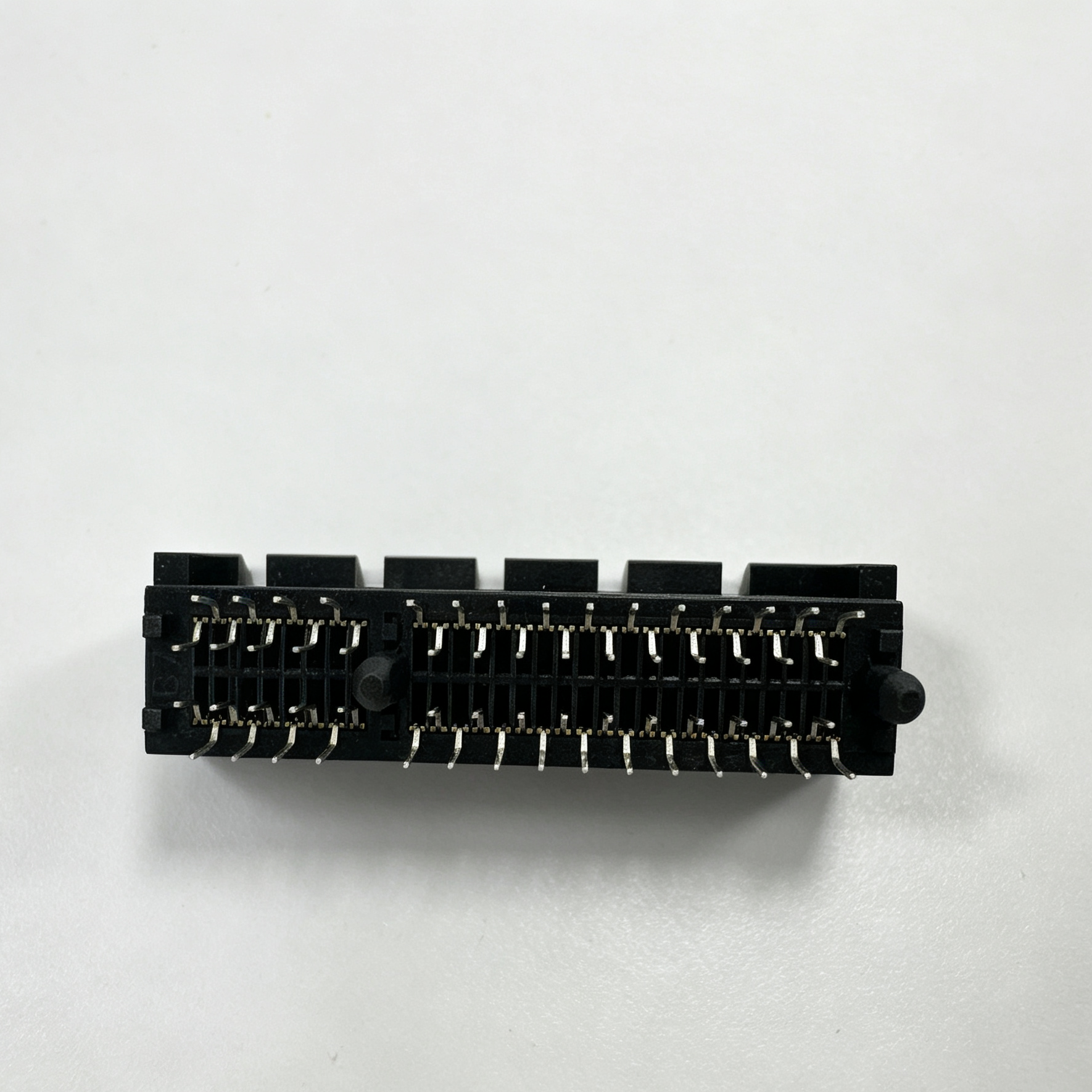 PCIe 64‑Pin Slot, No‑Latch Guide Post, Gold‑Finger, Black, No‑Logo DIP