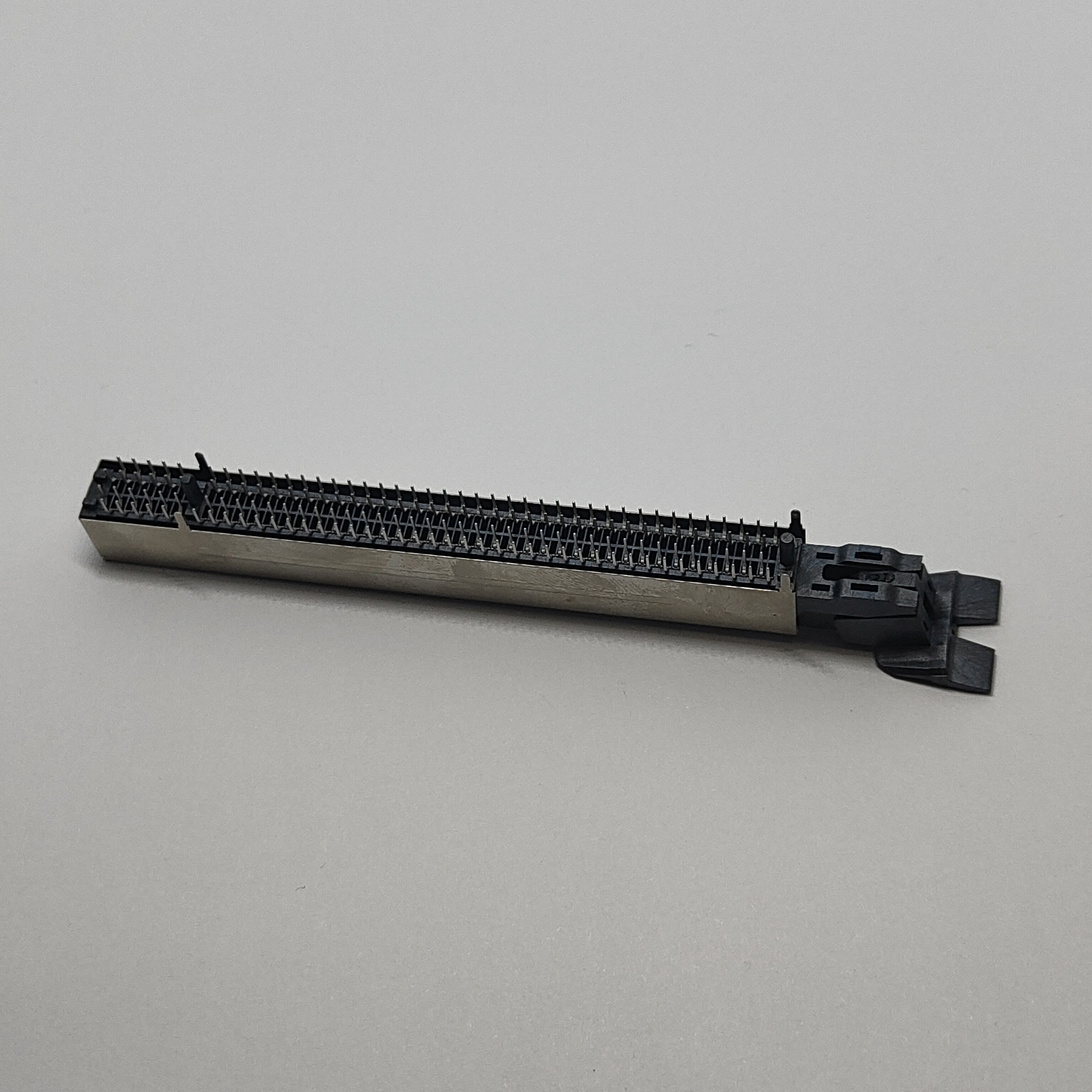 PCIe Gen4.0 16GT/s 164‑Pin Overhang Rotating Guide Post Connector w/ Shield Shell, DIM A=2.50mm,Au5u'' Tray