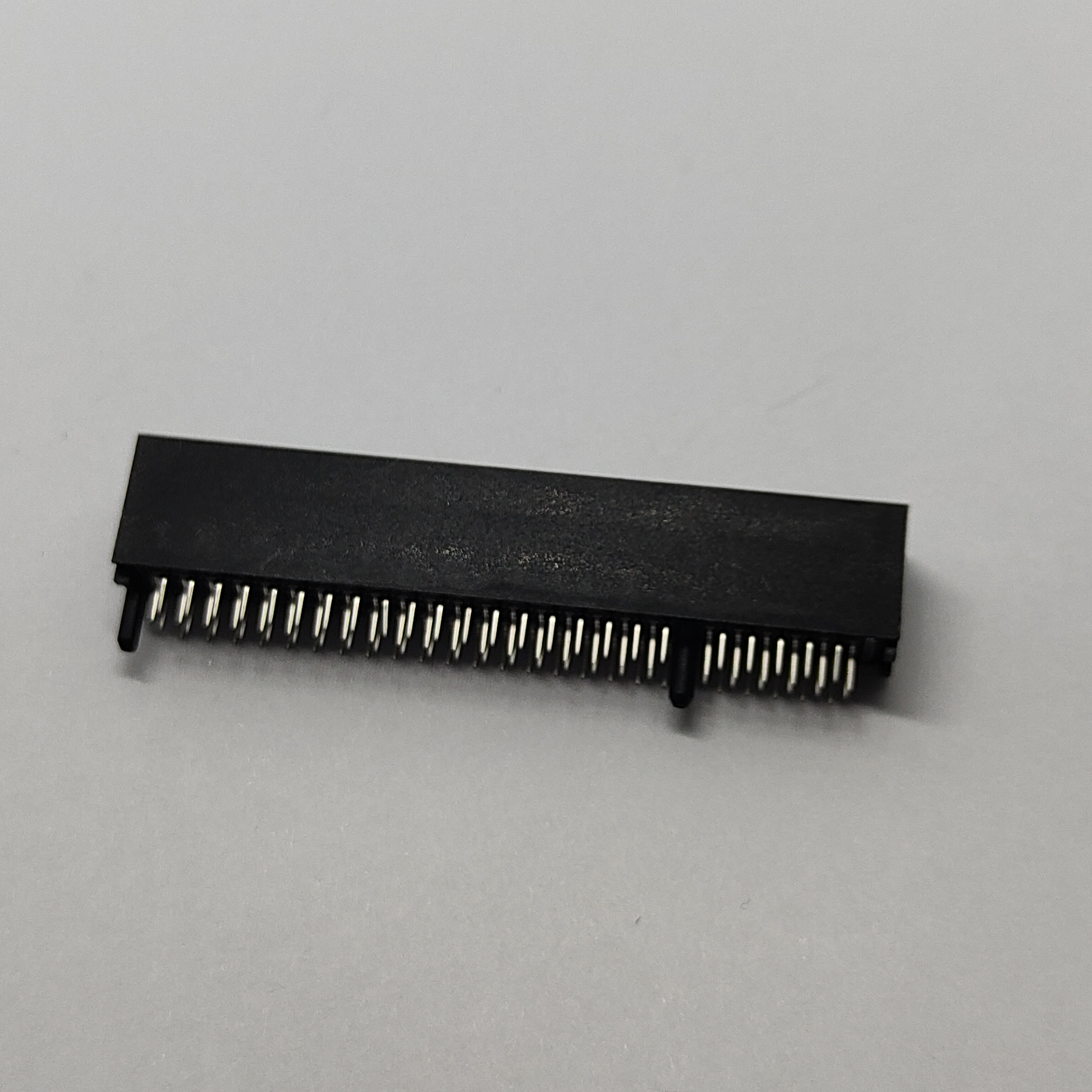 PCIe 4.0 98PIN Au15u'' BLACK Halogen-Free DIP TRAY DIM T=2.3