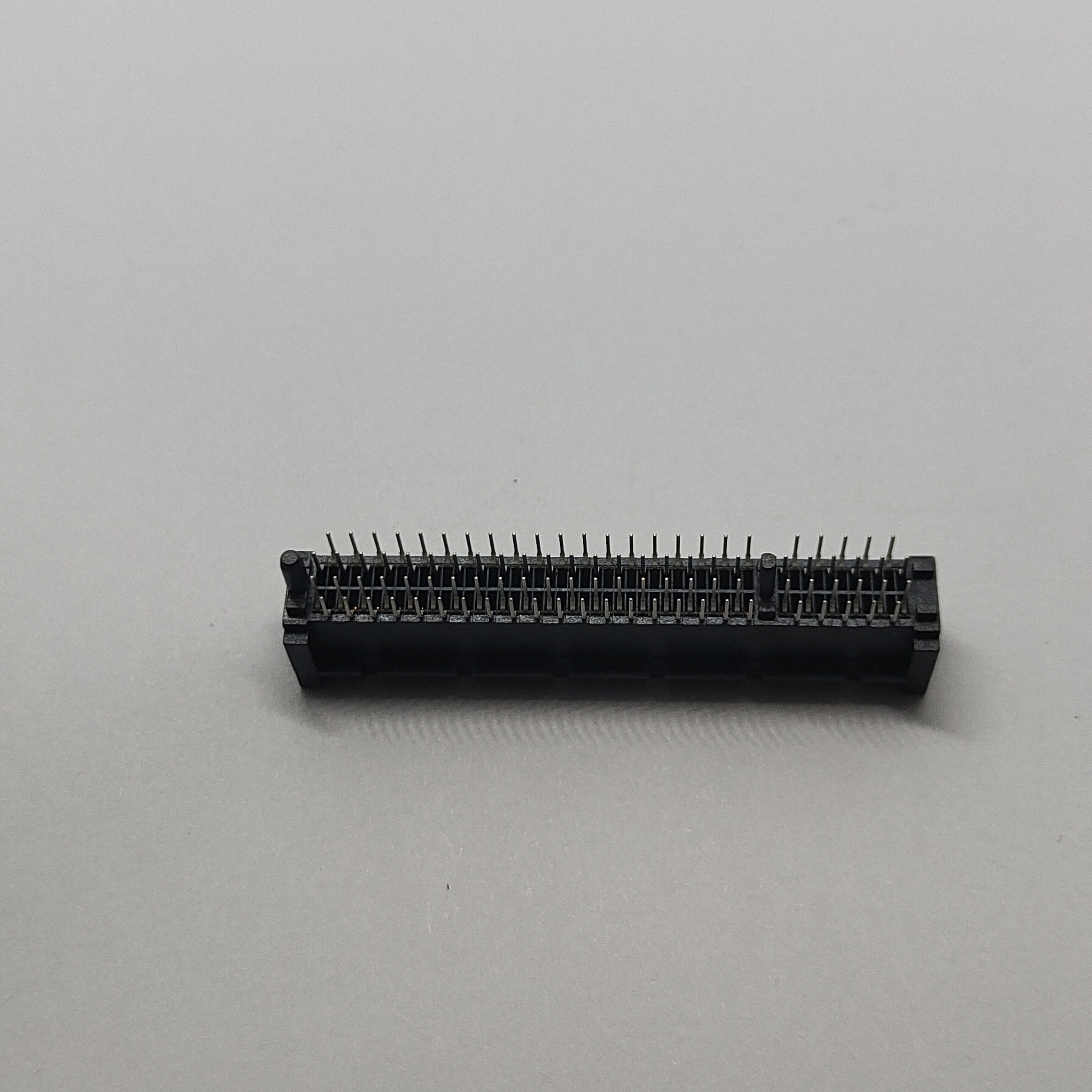 PCIe Gen4.0 16GT/s 98P Slot With Post, LCP Au15u'', 2.0mm PCB Thickness DIP Pin Length 3.1mm