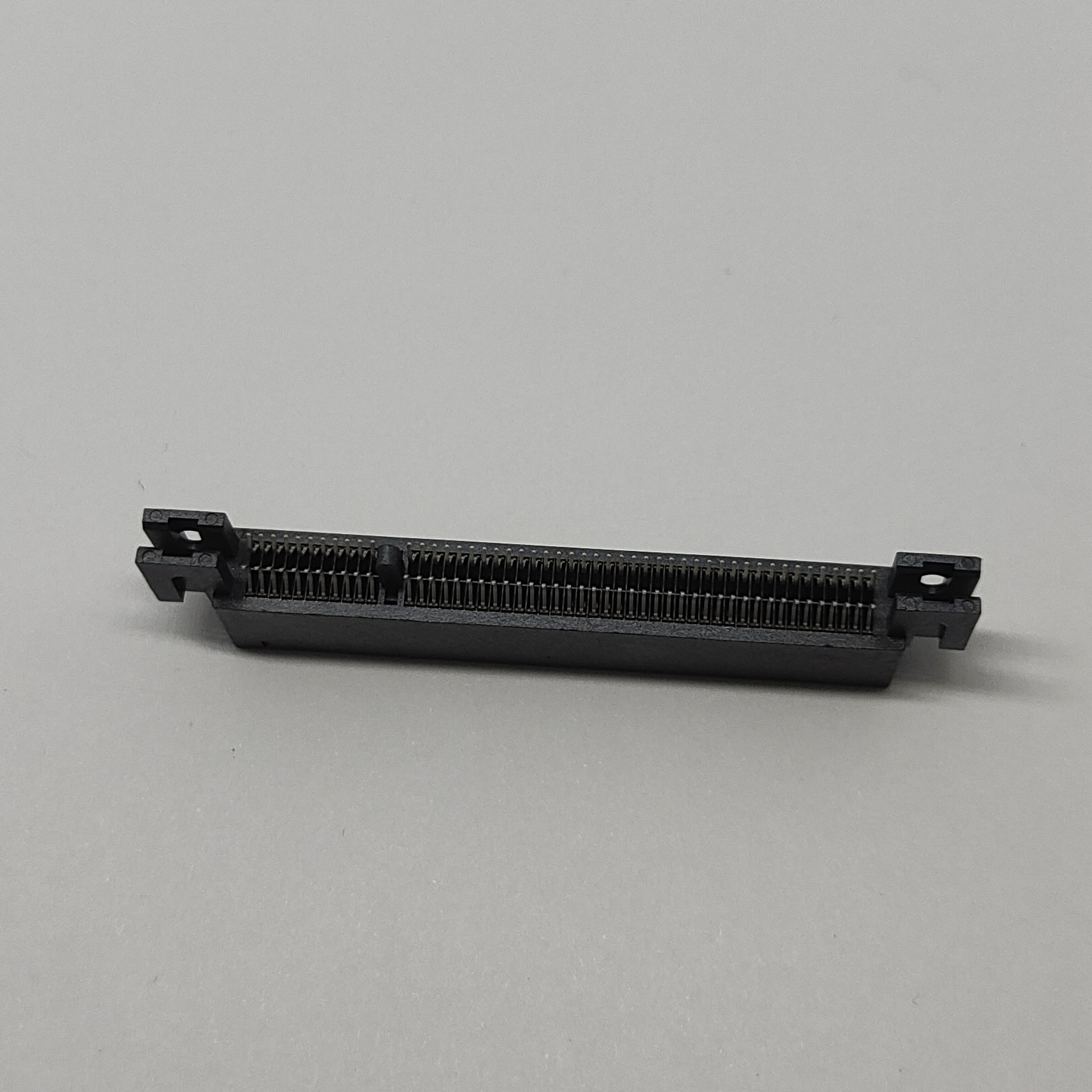 PCIe3.0 98P Low‑Angle Clamp‑Type Conn, With Ears Posts, LCP‑BK, Brass, GF Pins, Screw‑Lock