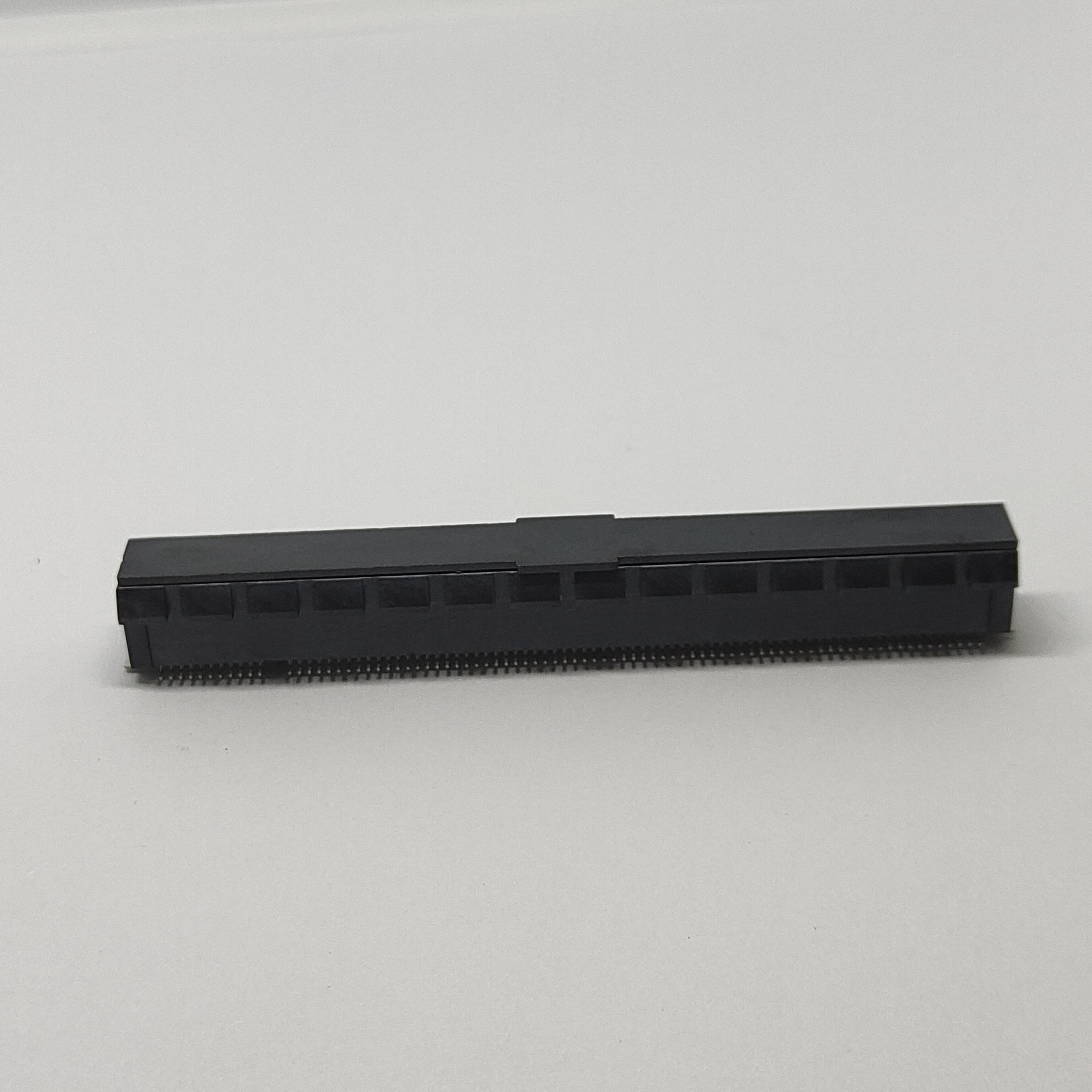 PCIe Gen 4.0 164‑Pin Standard SMT Connector With Grounding, No Strain‑Relief Rib