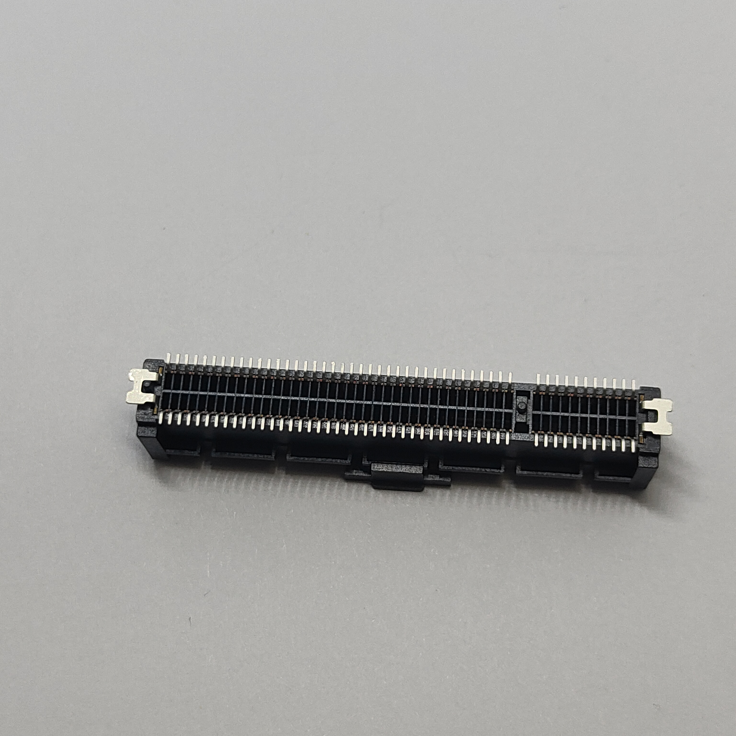 PCIe Gen4 16GT/s 98Pin SMT Connector W/ Latch & Overhang Au30u''