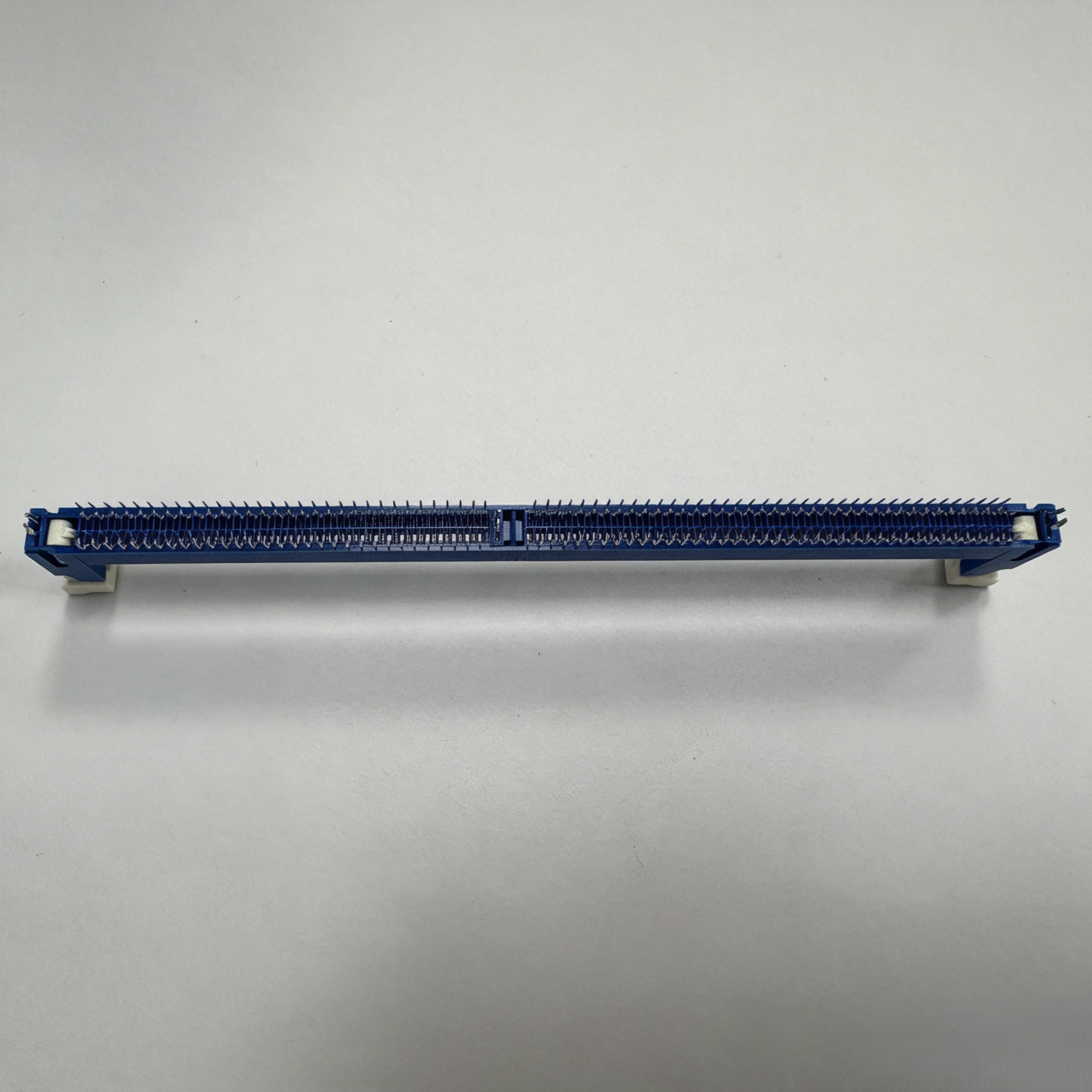DDR4 288‑Pin, Dark Blue (293C) + White Latch, PA66 Au30u'' DIP=2.5MM No Logo