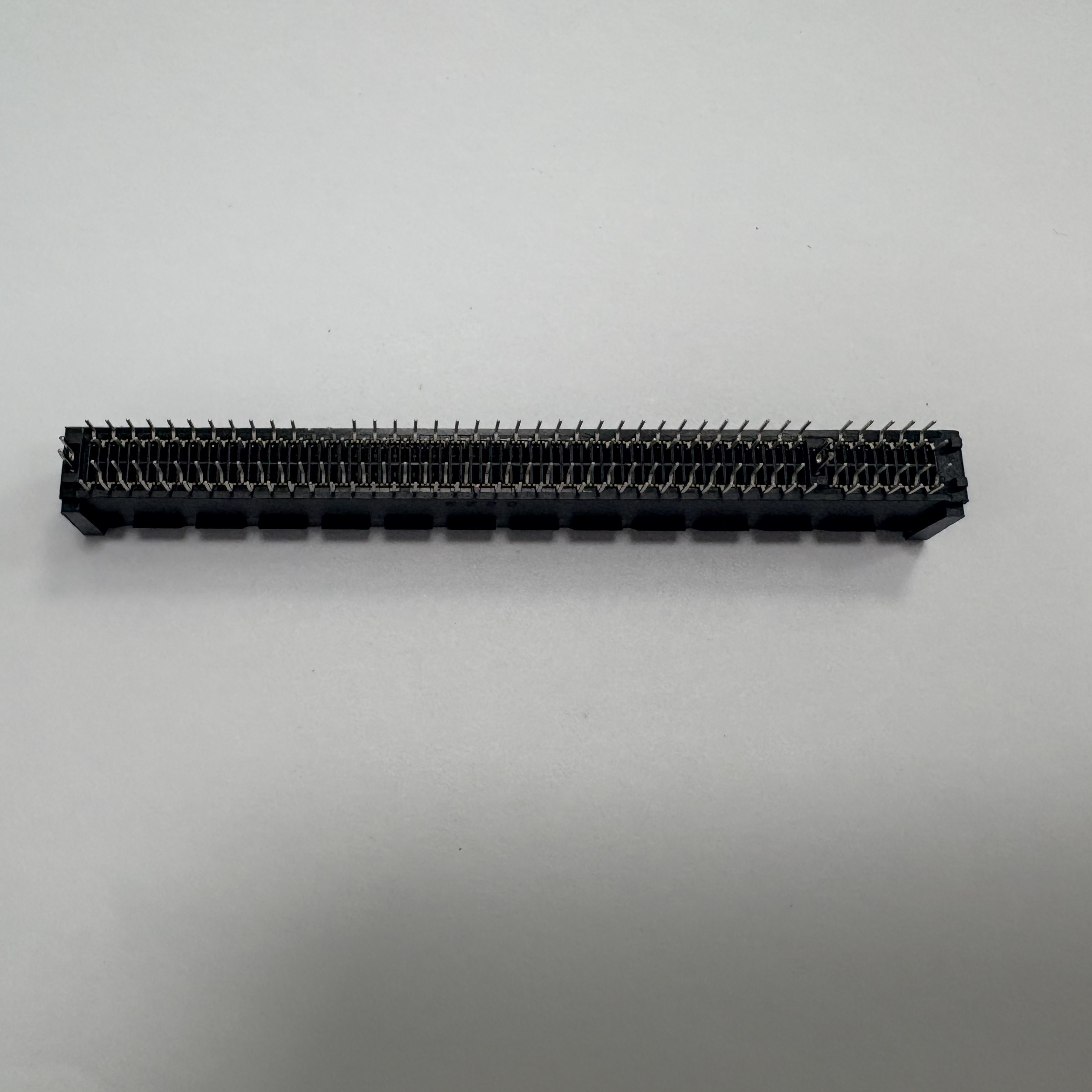 PCIe 164‑Pin Traditional Connector, G/F Plating, 2.5mm DIP, No Logo, PA66 Black, Tray Package