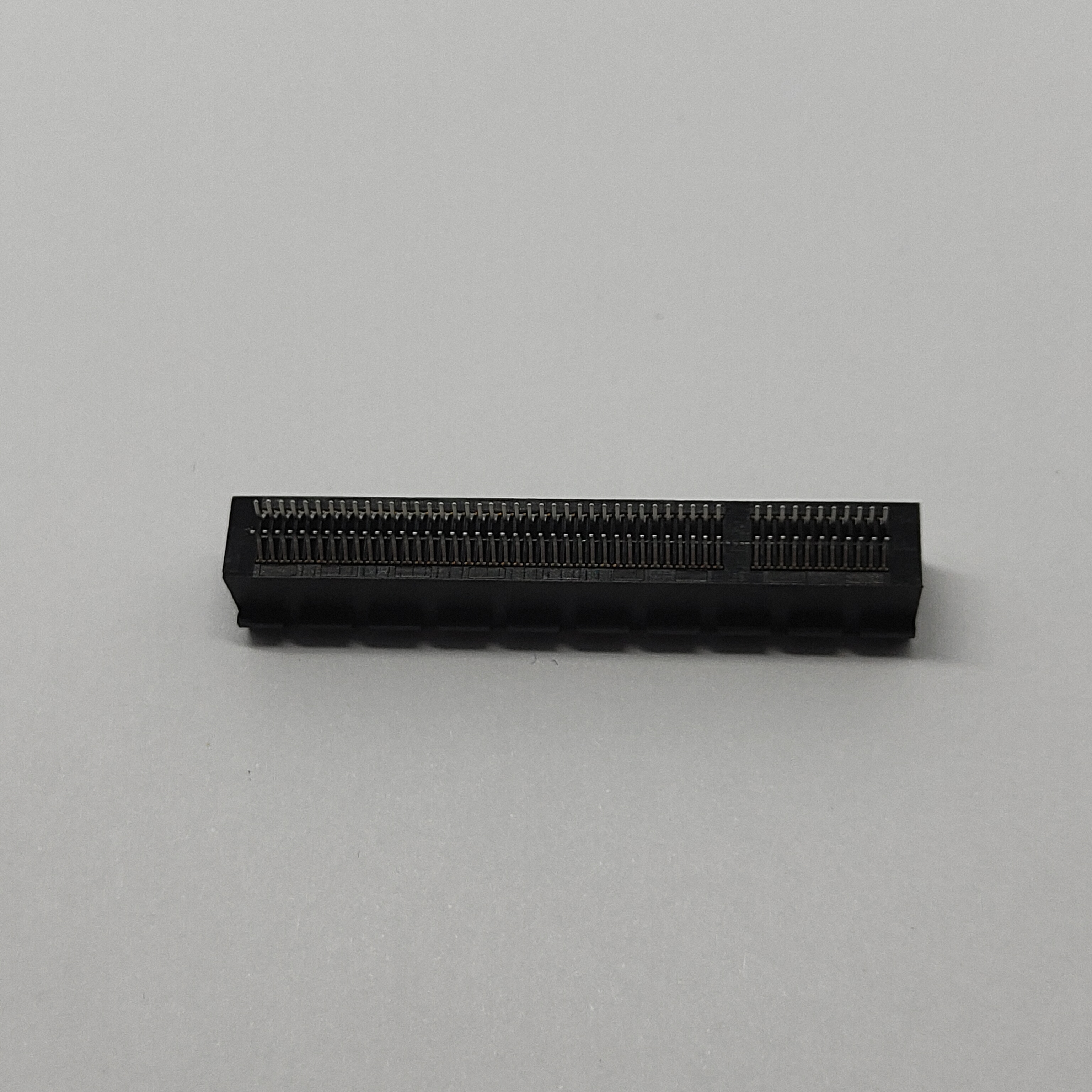 PCIe 98P Small Clamp‑Type No‑Ear No‑Post Black Finished G/F PANT Material Tube Pack