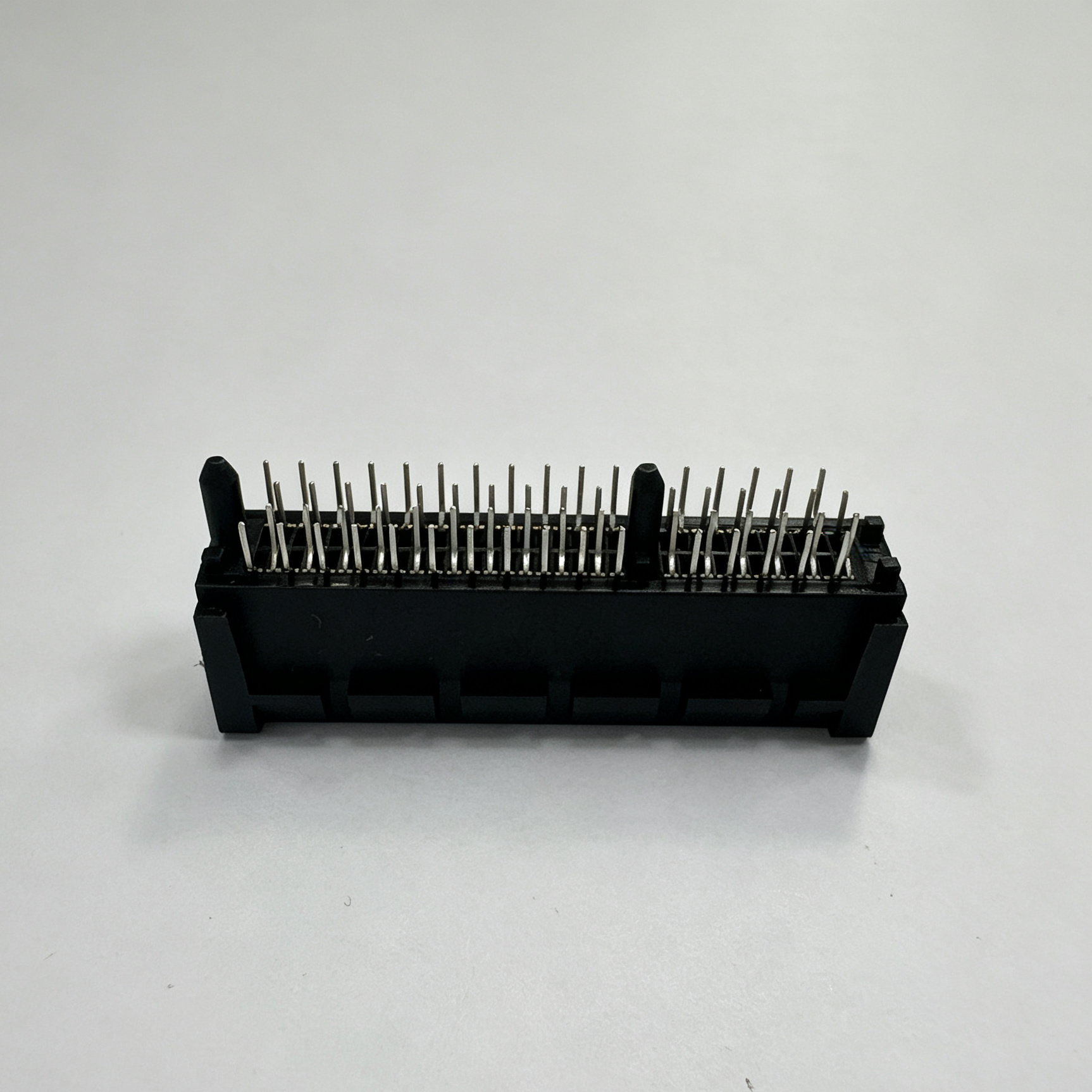 PCIe 64‑Pin Slot, No‑Latch Guide Post, Gold‑Finger, Black, No‑Logo DIP