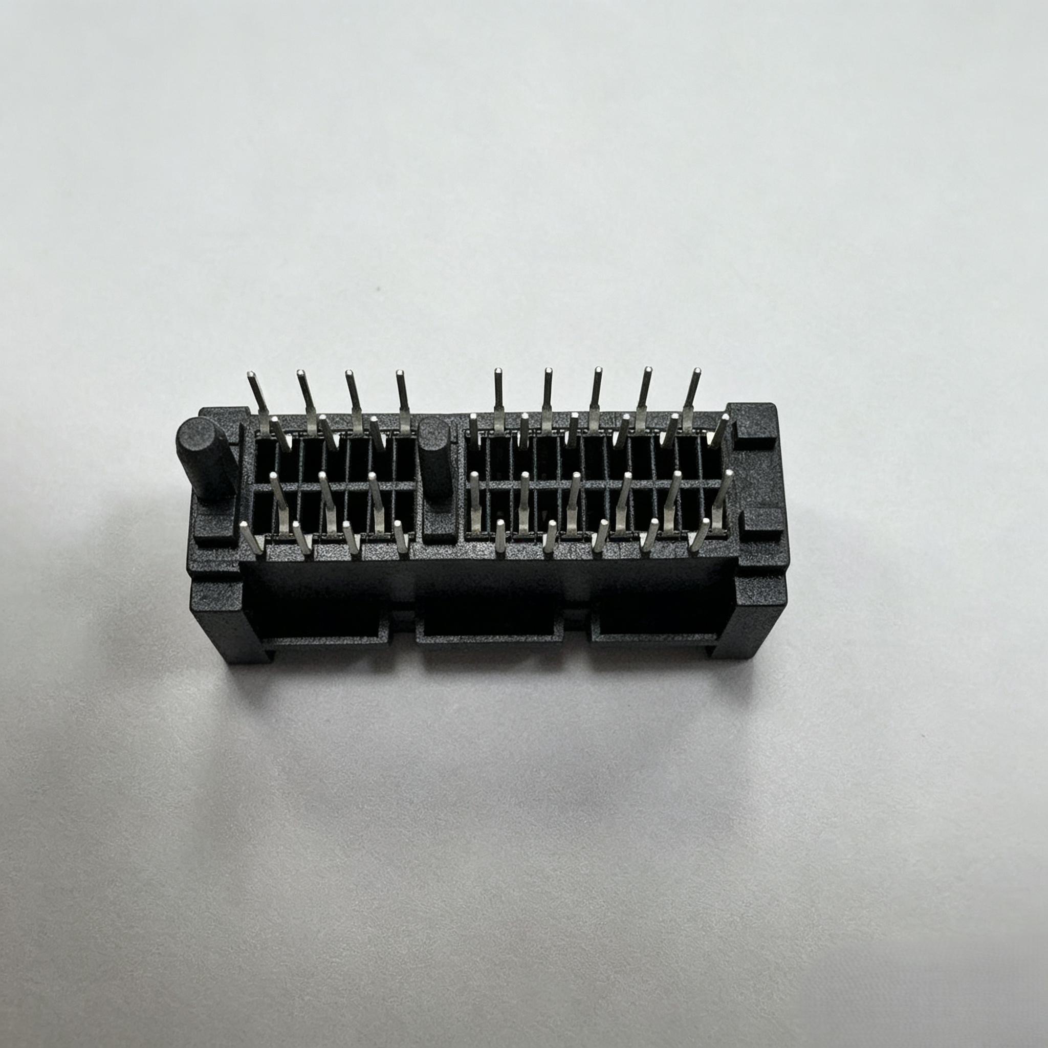 PCIe Gen4.0 36‑Pin Overhang Guide Post DIP Connector Black 3.1mm AuG/F